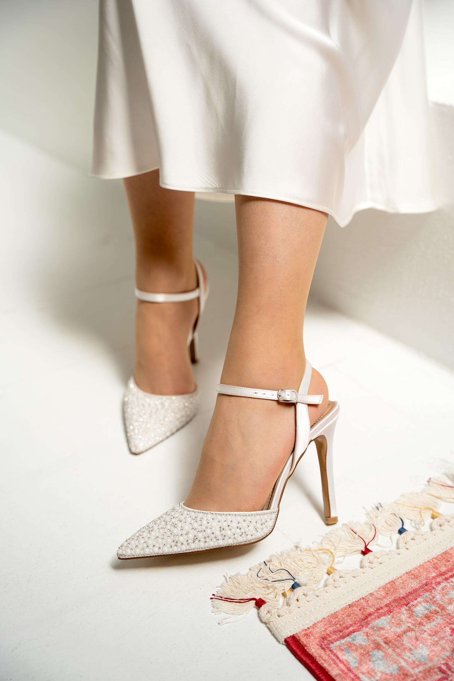 Shelly Taş Detaylı Topuklu Ayakkabı - BEYAZ SATEN