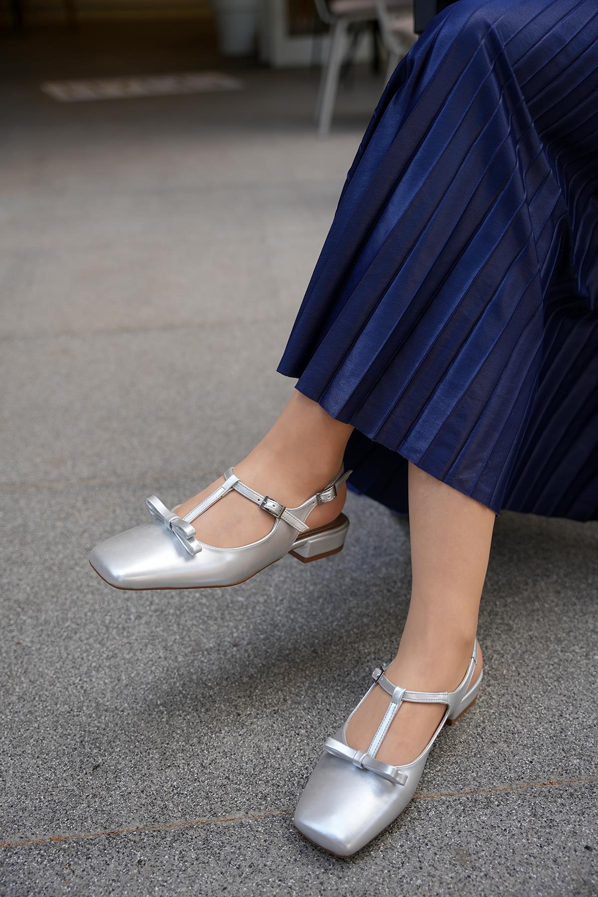 MARTA FİYONK DETAYLI BABET - Silver