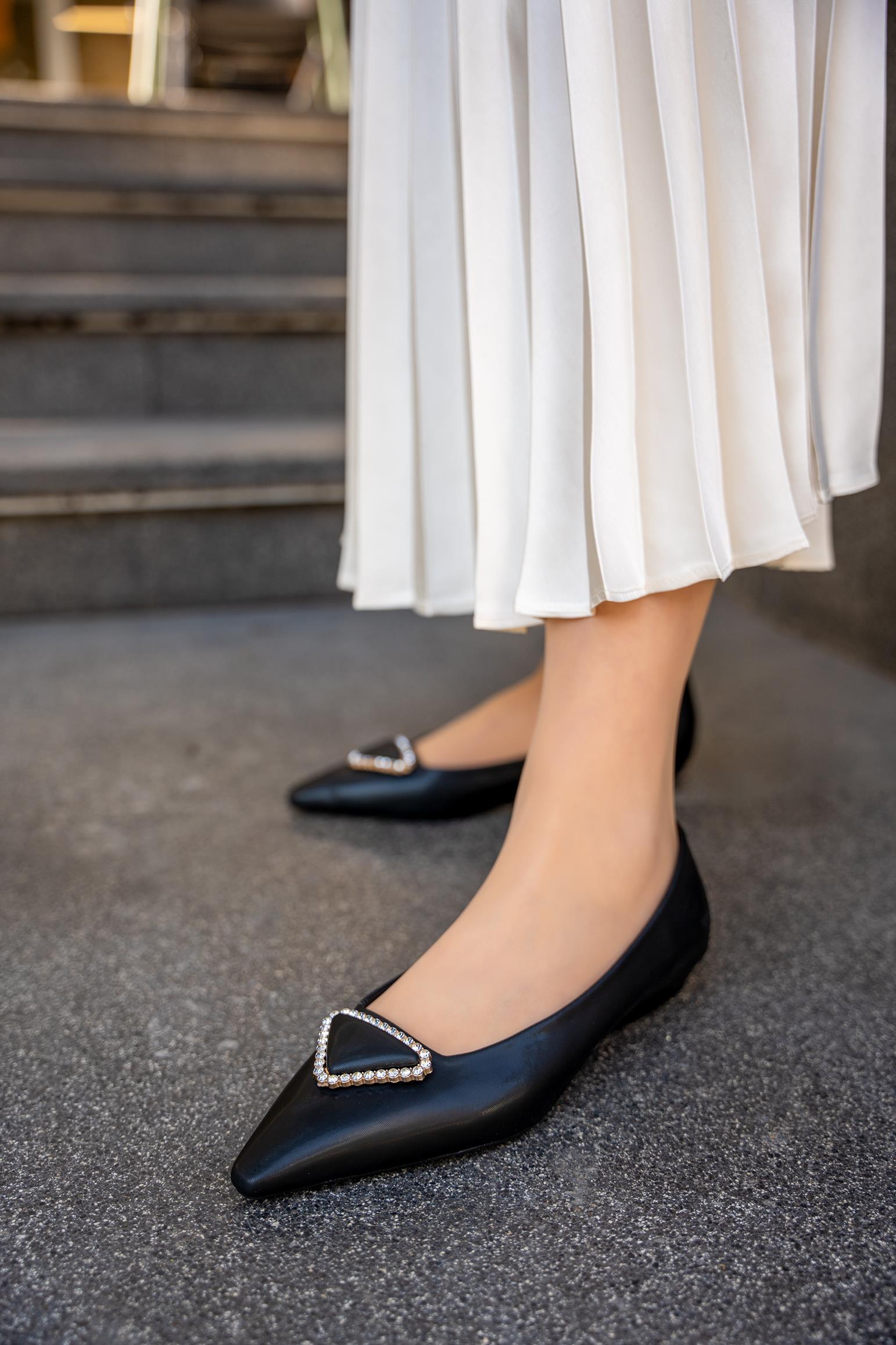 POLLY TAŞLI TOKA DETAYLI BABET - SİYAH