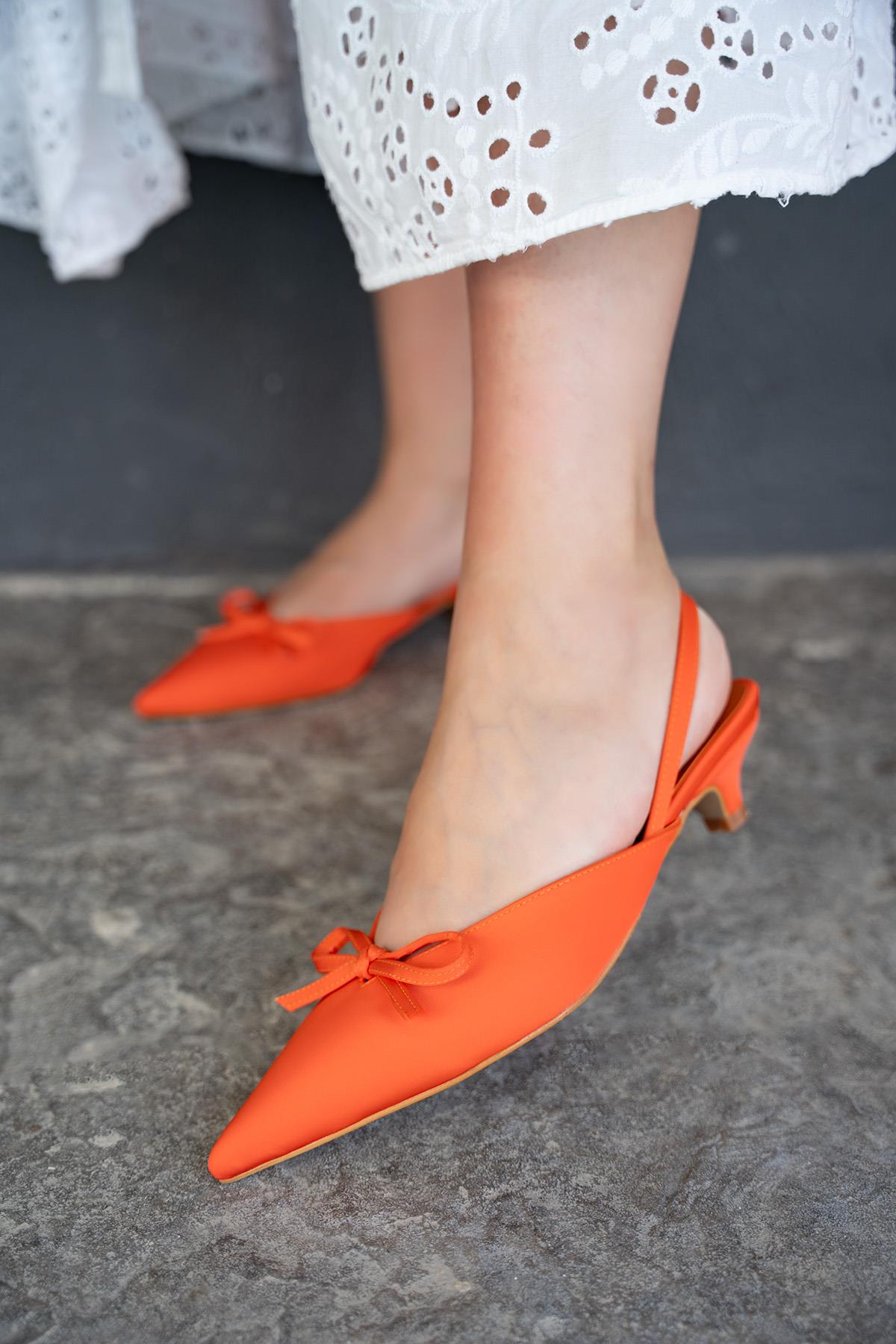 Fonis Fiyonk Detaylı Saten Topuklu Ayakkabı - TURUNCU