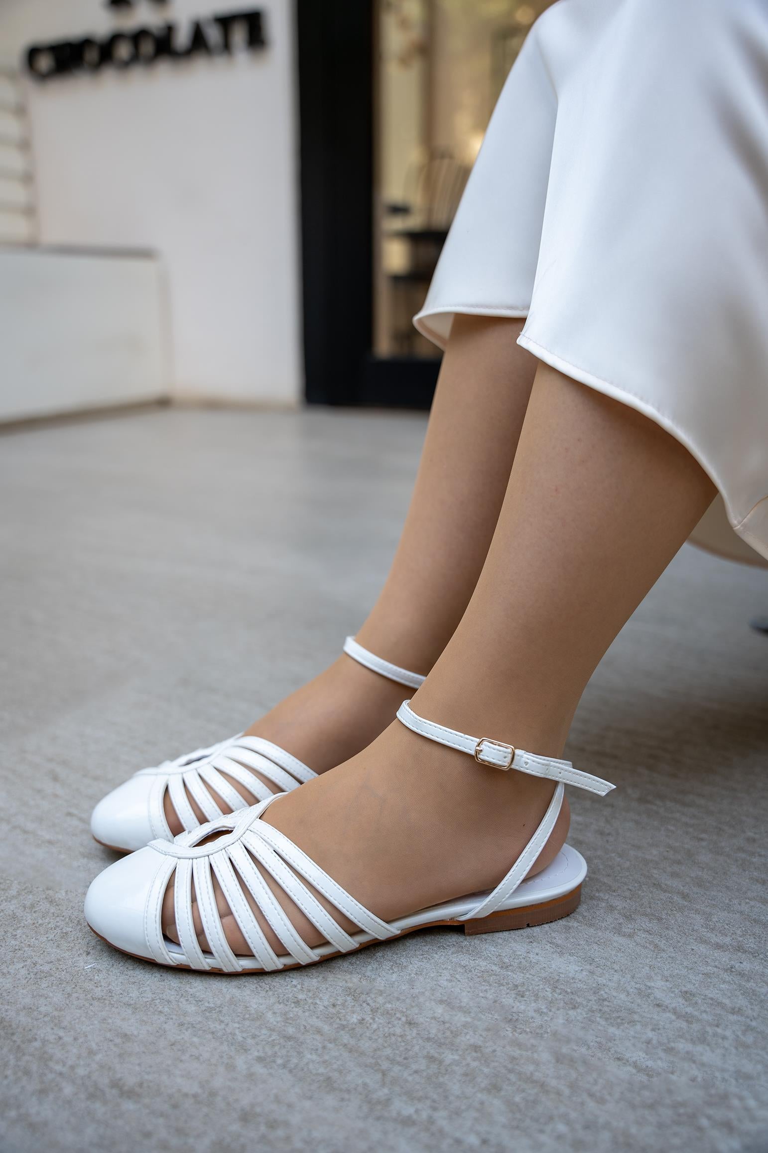 JASMİNE BİLEKTEN BAĞLAMA DETAYLI BABET - BEYAZ