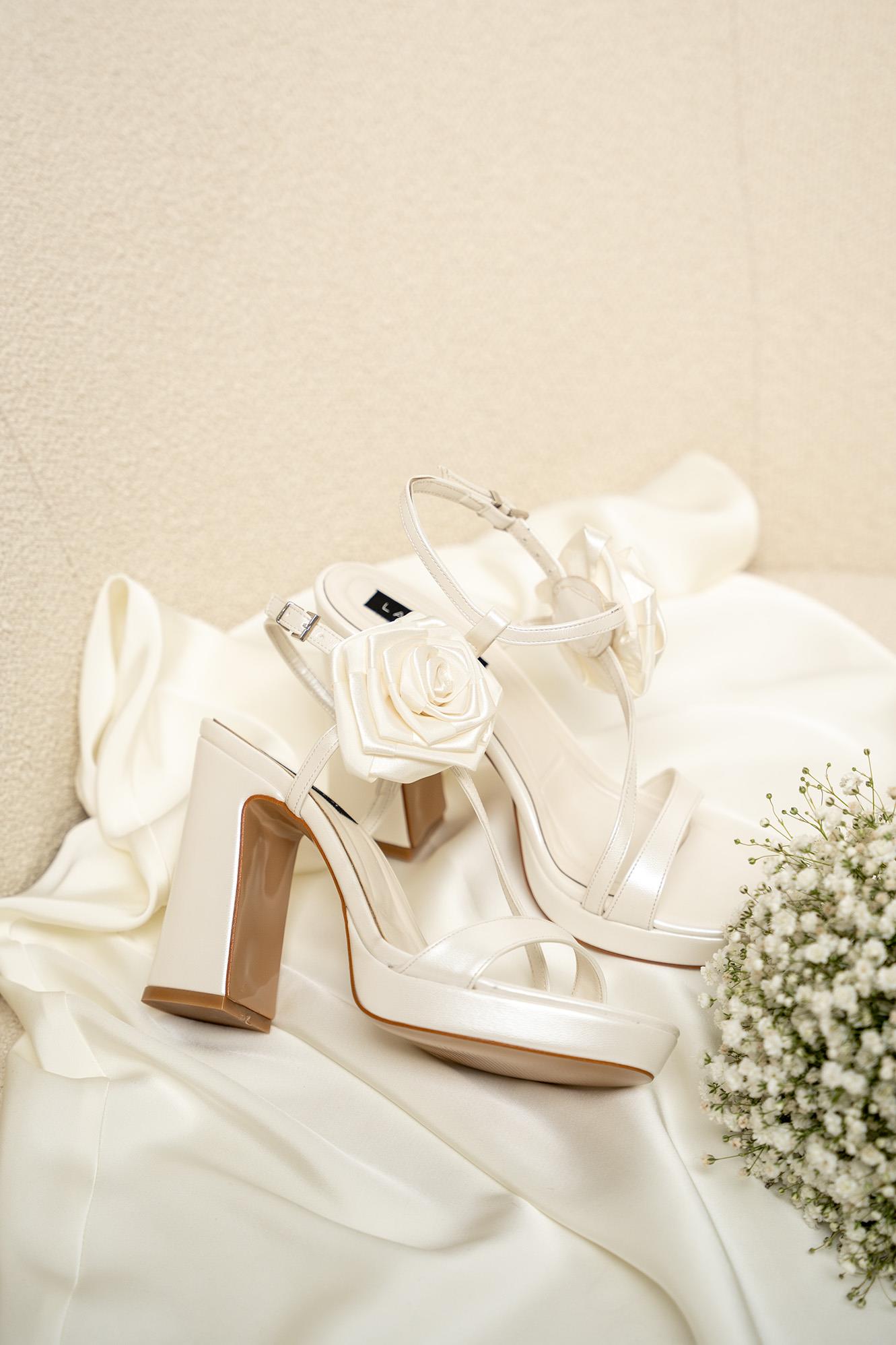 Roche Gül Detaylı Gelin Ayakkabısı - SEDEF BEYAZ