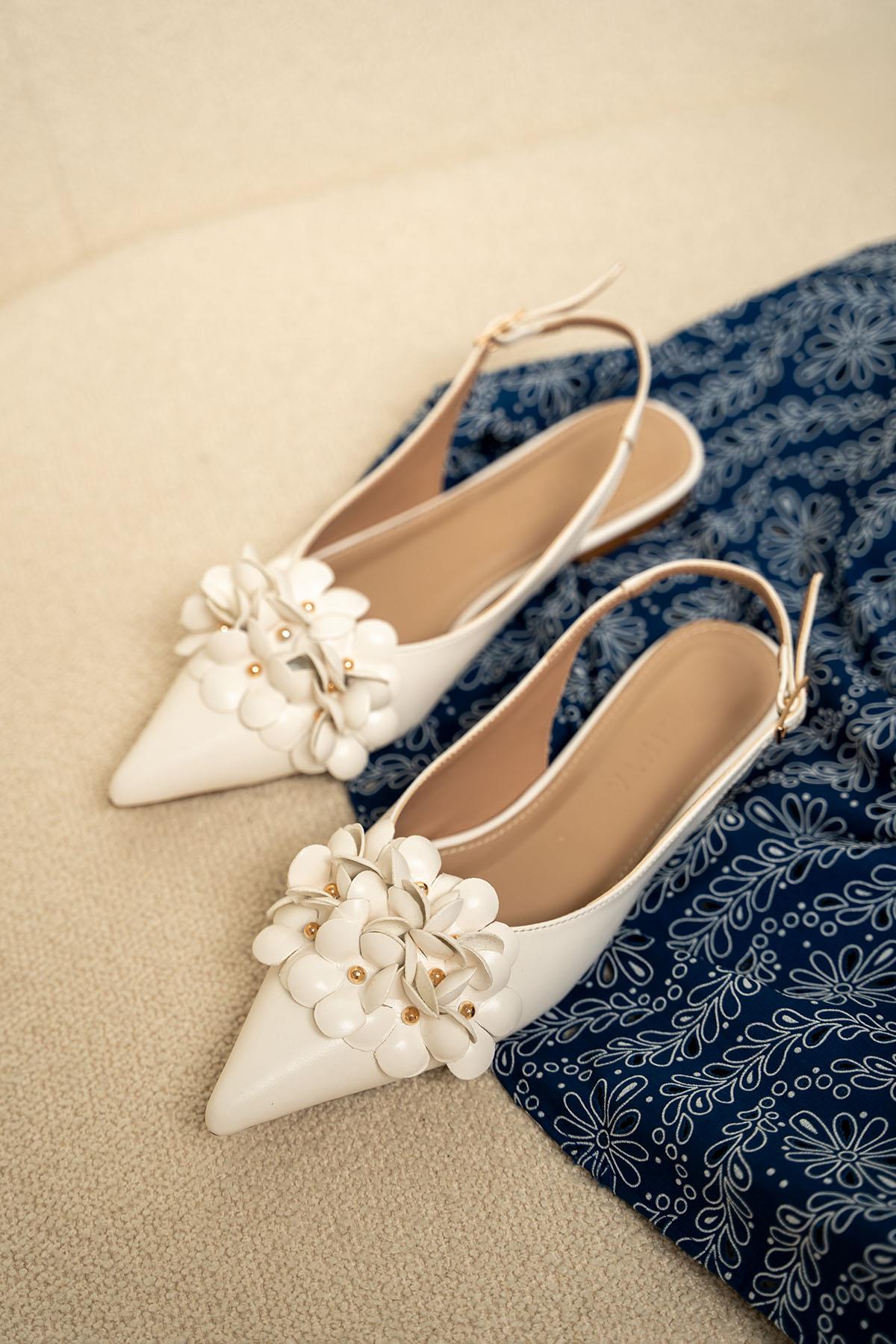 Alexa Çiçek Detaylı Babet - BEYAZ