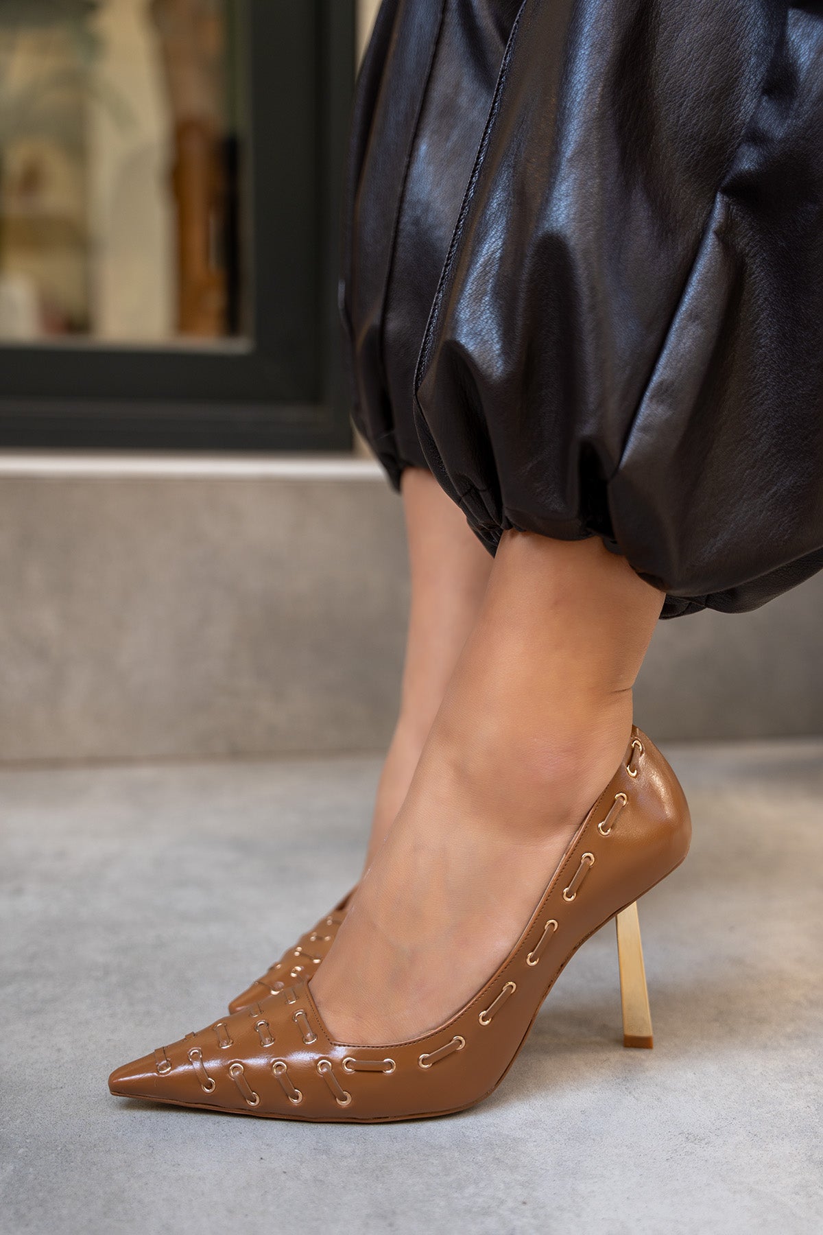 Elvis Zımba Detaylı Topuklu Ayakkabı - TABA