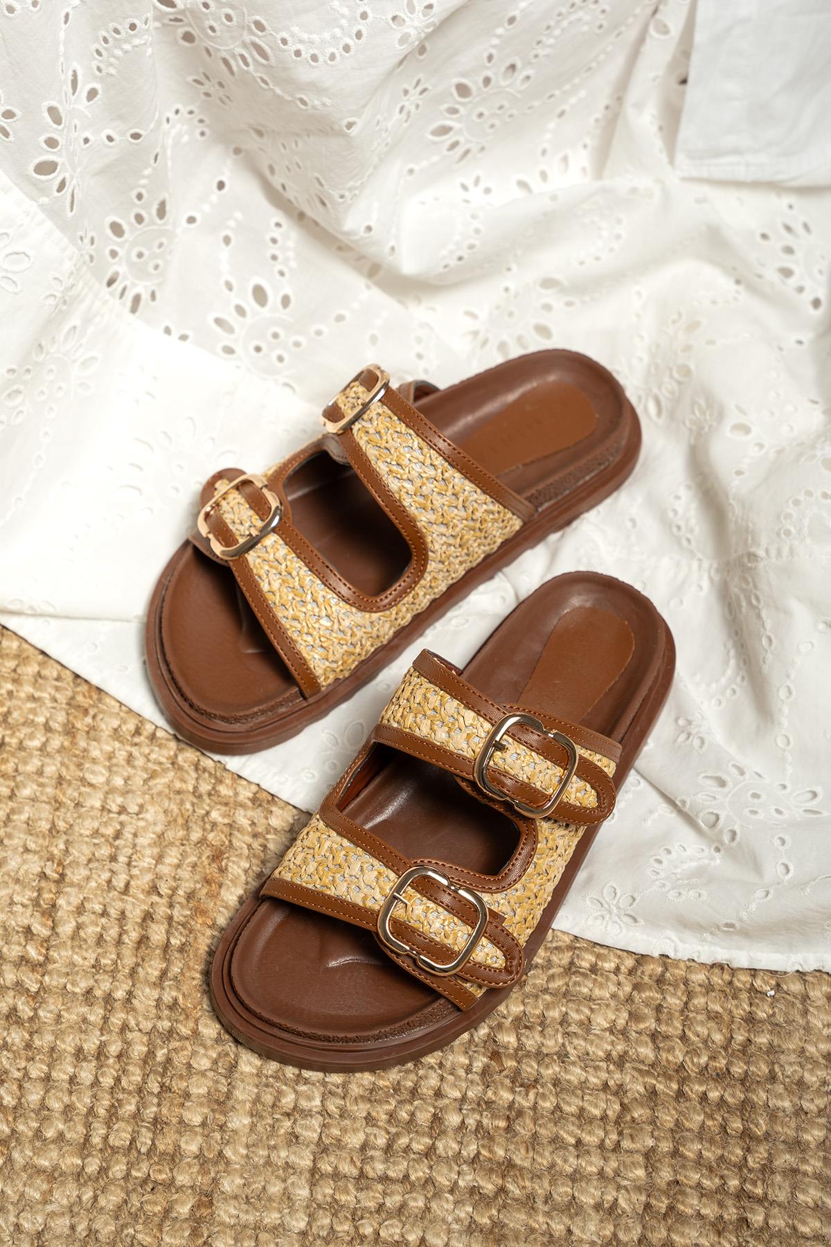 Bred Hasır Detaylı Tokalı Kalın Taban Terlik - TABA