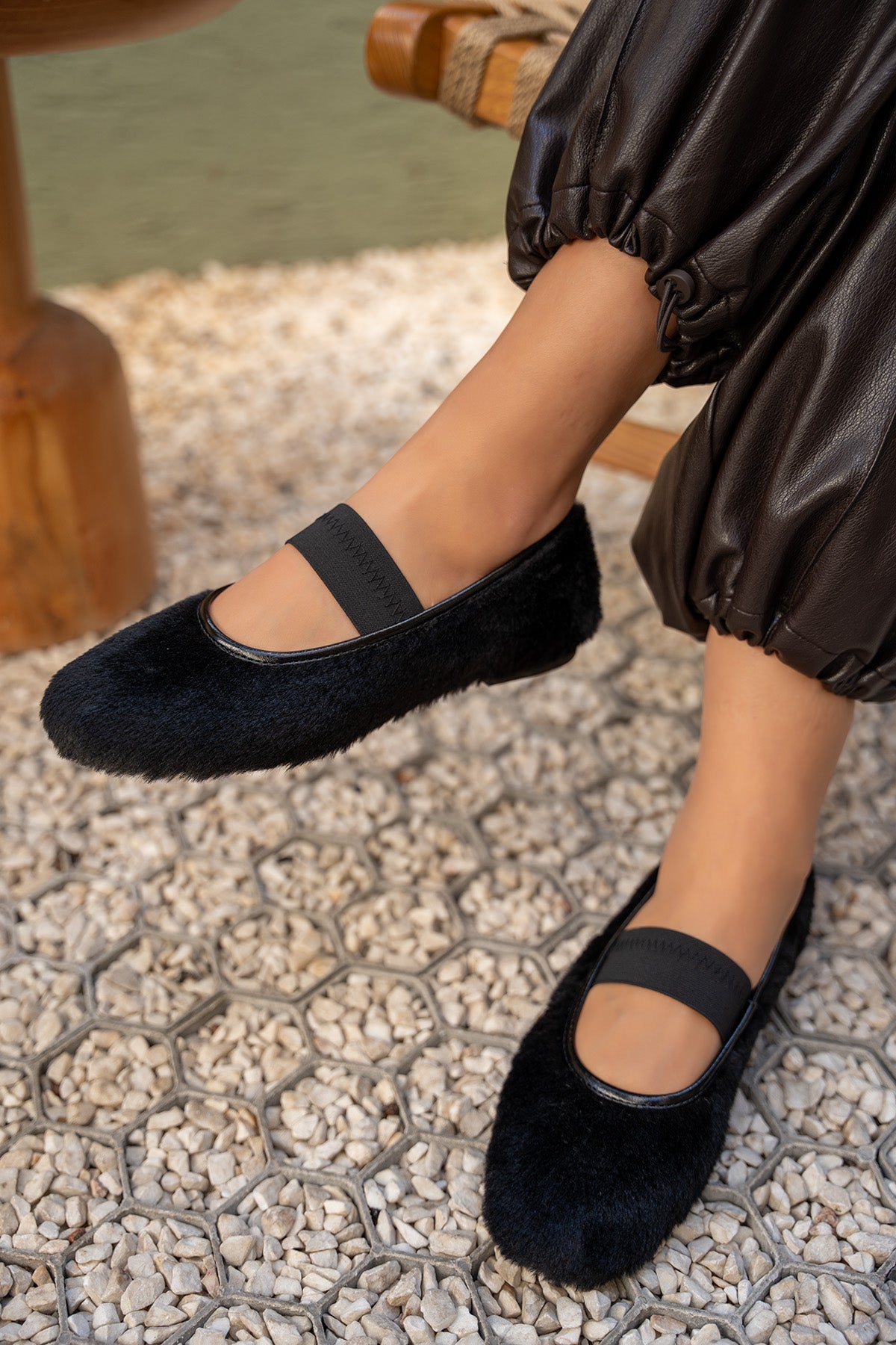 Creas Tüylü Lastikli Kadın Babet - SİYAH