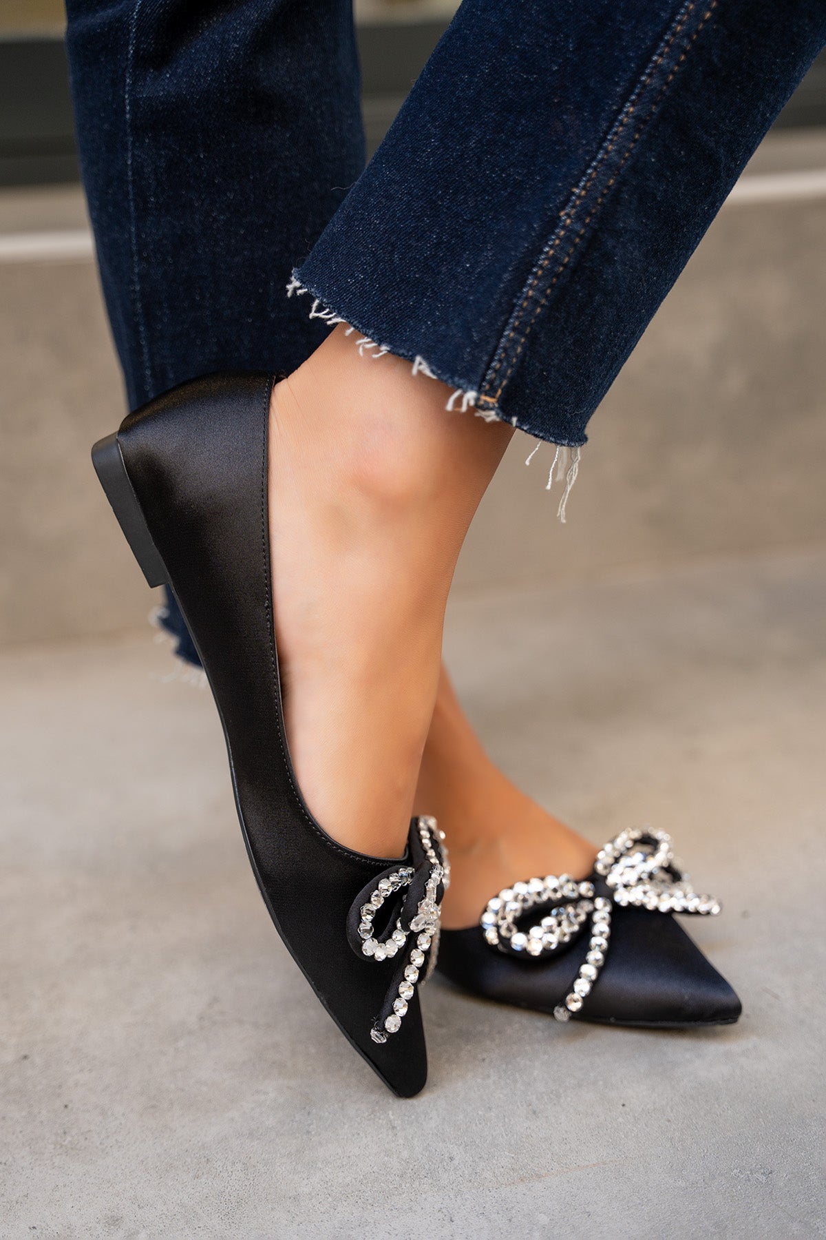 Lusive Taşlı Fiyonklu Babet - SİYAH