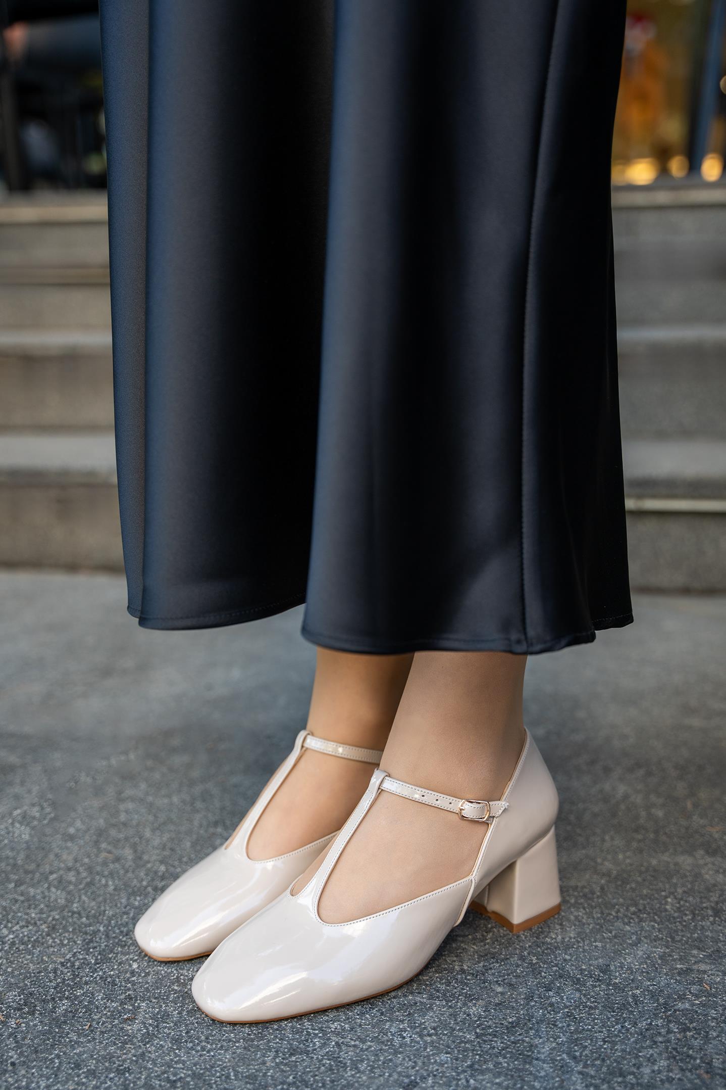 SUAREZ ŞERİT DETAYLI KADIN VİNTAGE TOPUKLU AYAKKABI - NUDE RUGAN