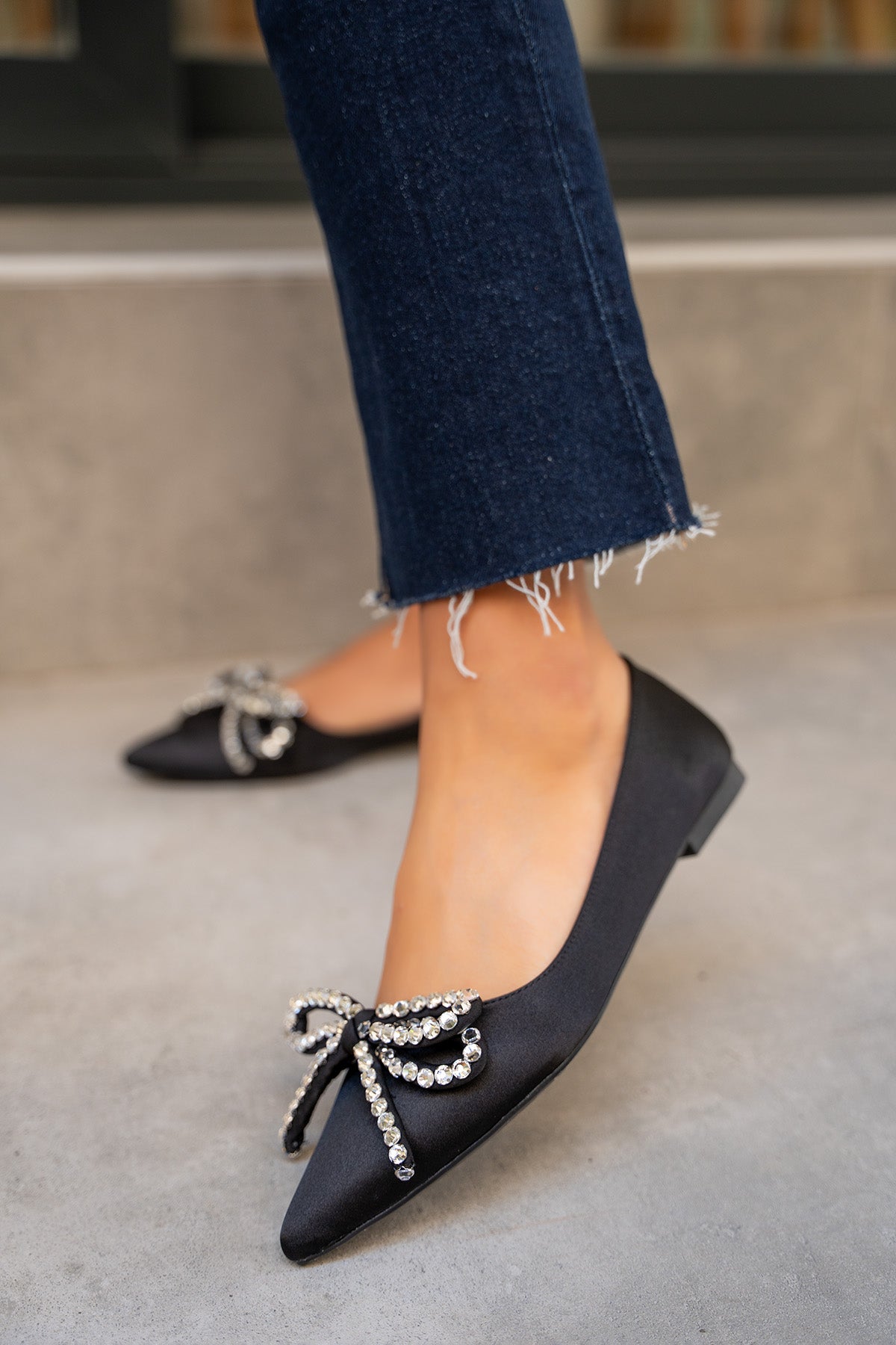 Lusive Taşlı Fiyonklu Babet - SİYAH