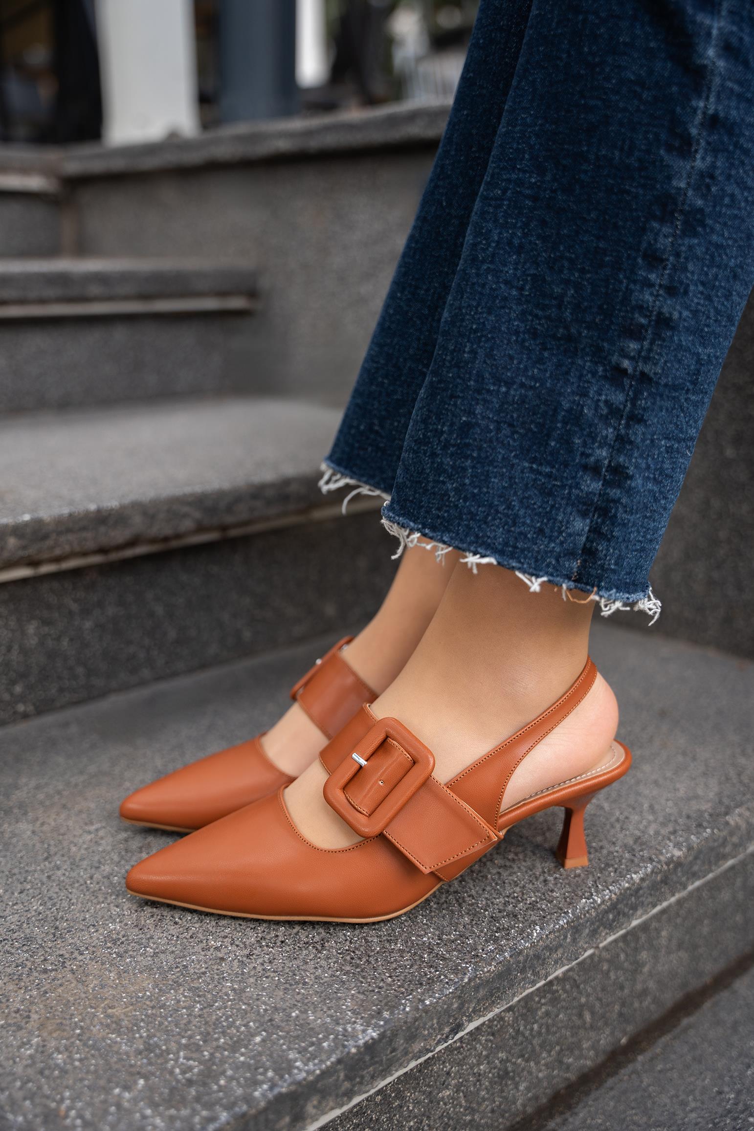 DOBY TOKA DETAYLI KADIN TOPUKLU AYAKKABI - TABA DERİ