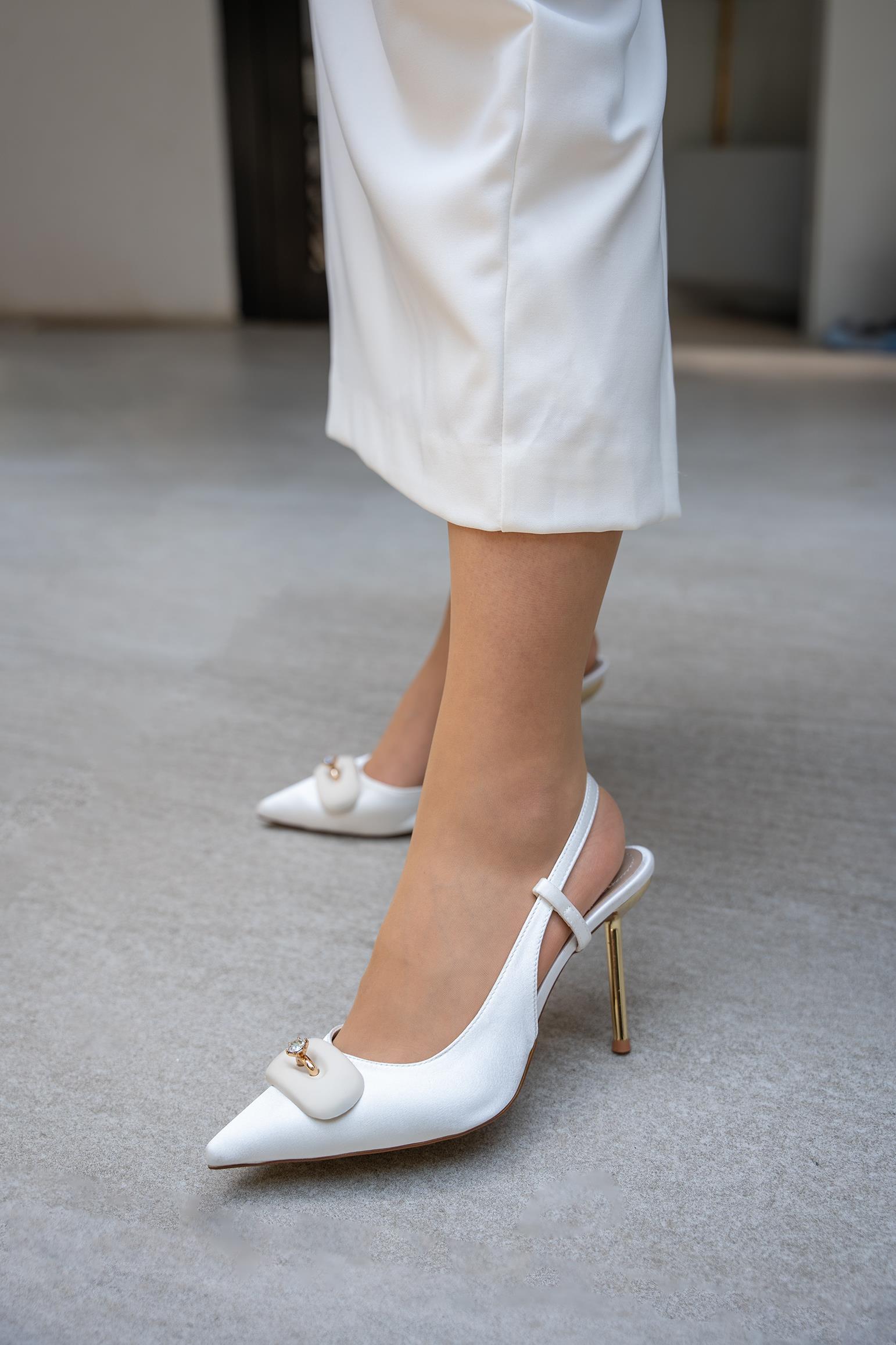 CLODİA YÜZÜK DETAYLI TOPUKLU AYAKKABI - BEYAZ