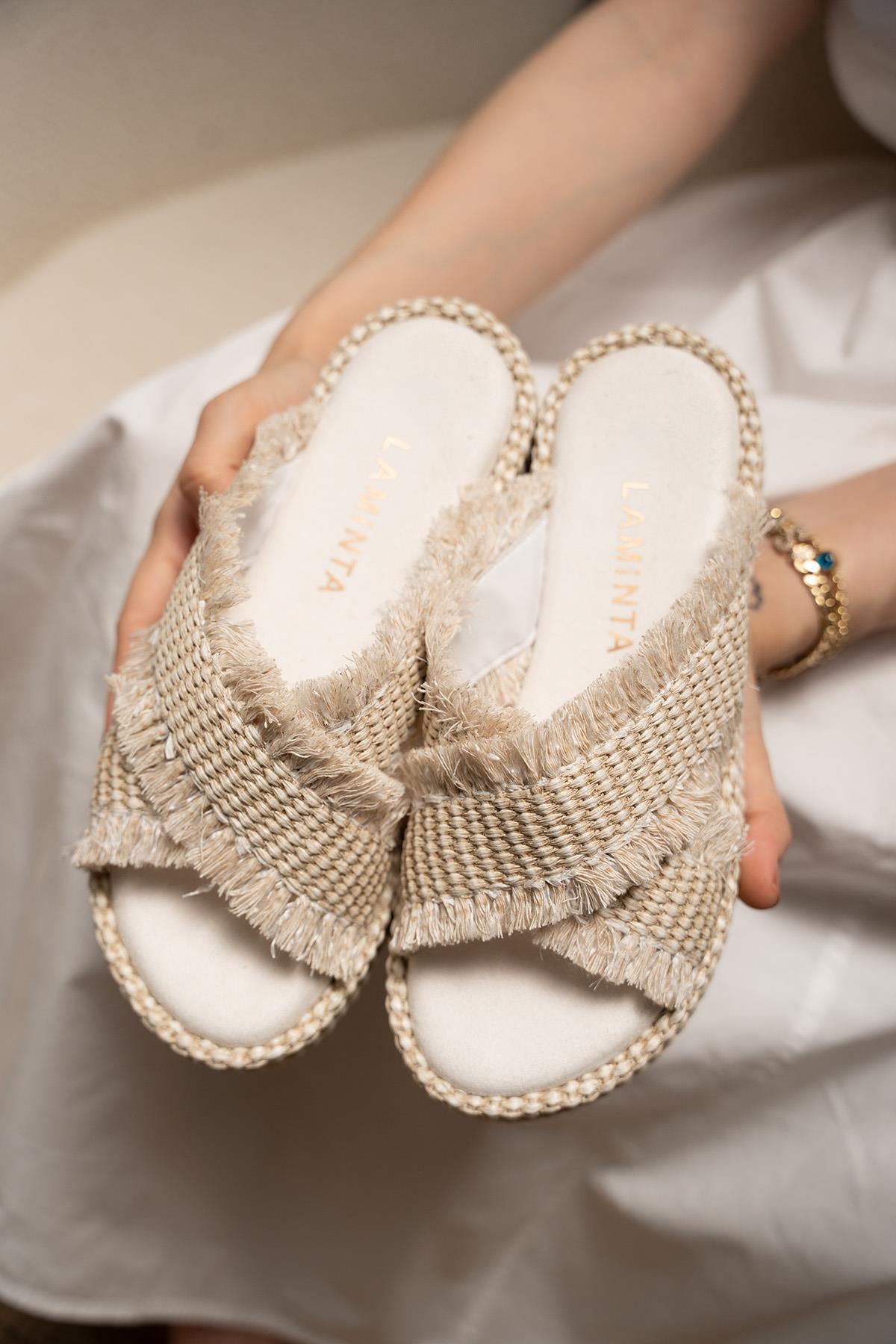 Glimy Püskül Detaylı Terlik - BEYAZ