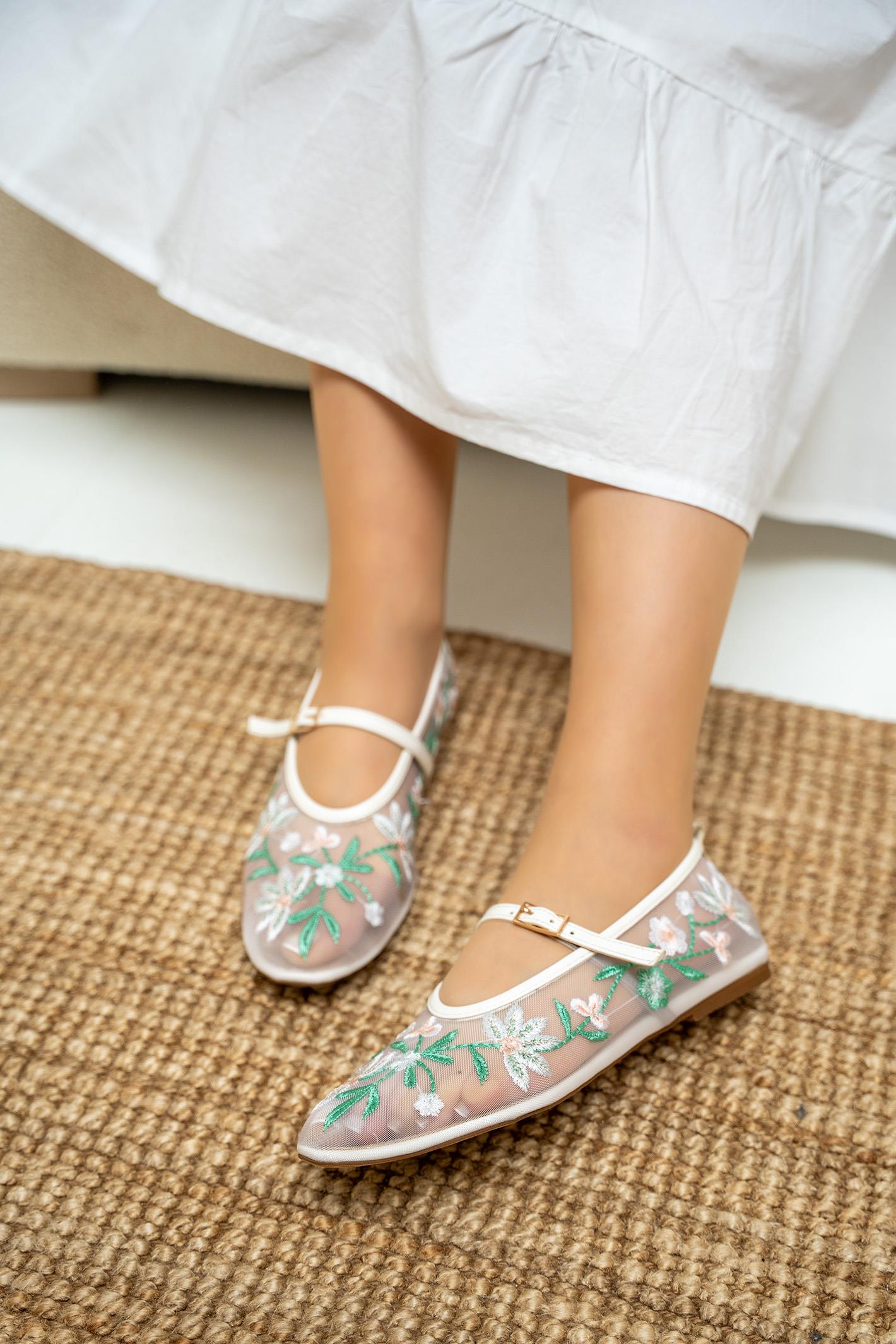 Lalu Nakış İşlemeli Babet - BEYAZ