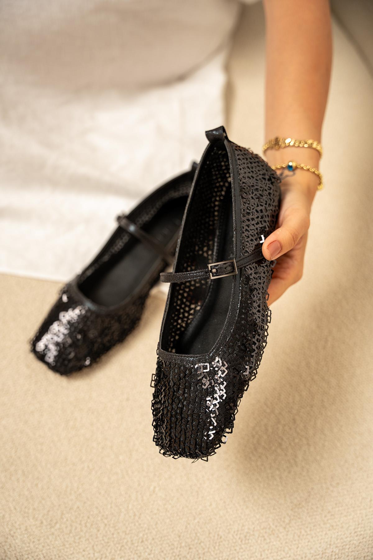 Honey Pullu Küt Burun Babet - SİYAH