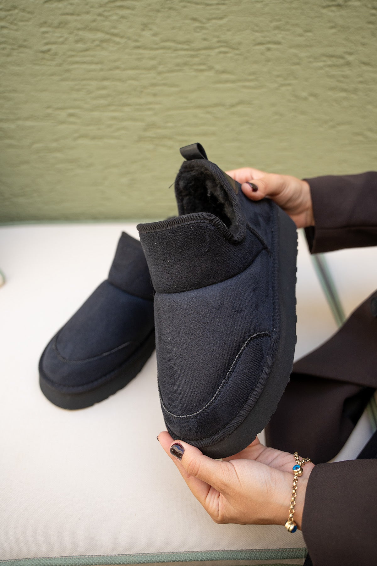 Mayra Tüylü Bot - SİYAH