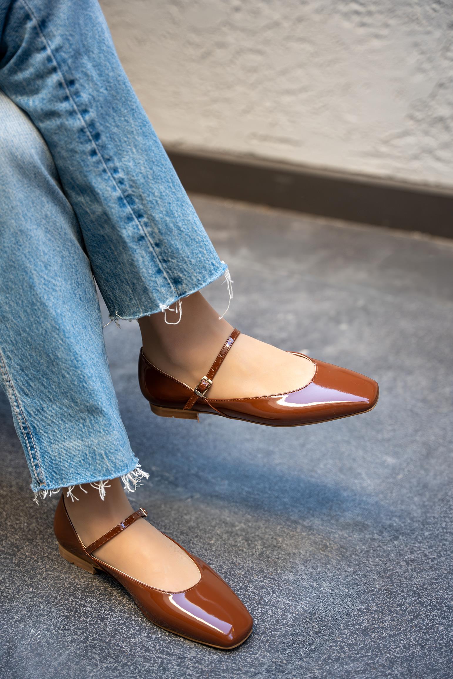 NANDO TOKA DETAYLI KADIN BABET - TABA RUGAN