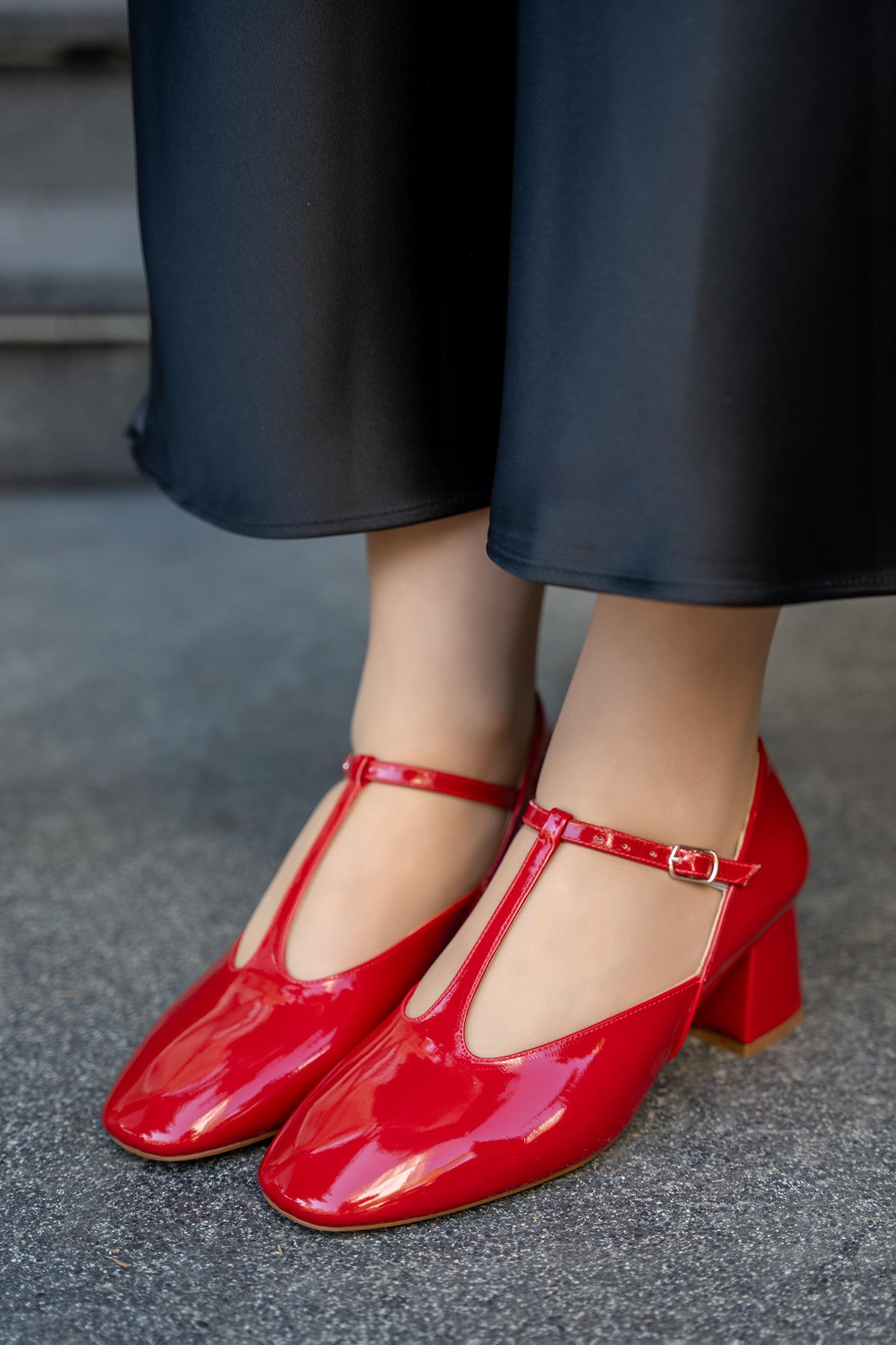 SUAREZ ŞERİT DETAYLI KADIN VİNTAGE TOPUKLU AYAKKABI - KIRMIZI RUGAN