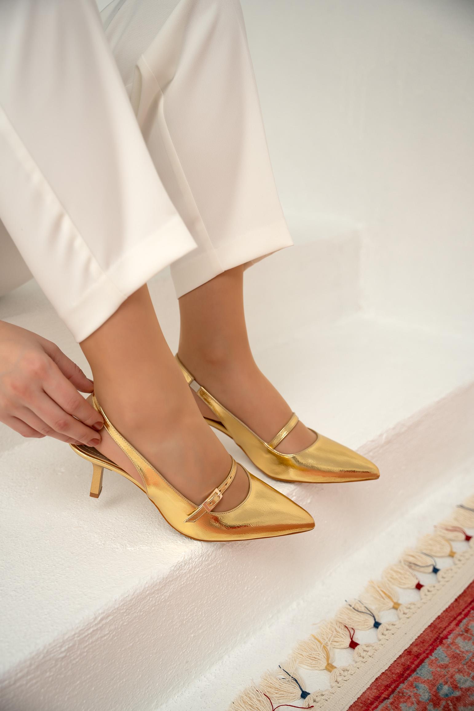 RENNES TOKA DETAYLI TOPUKLU AYAKKABI - GOLD