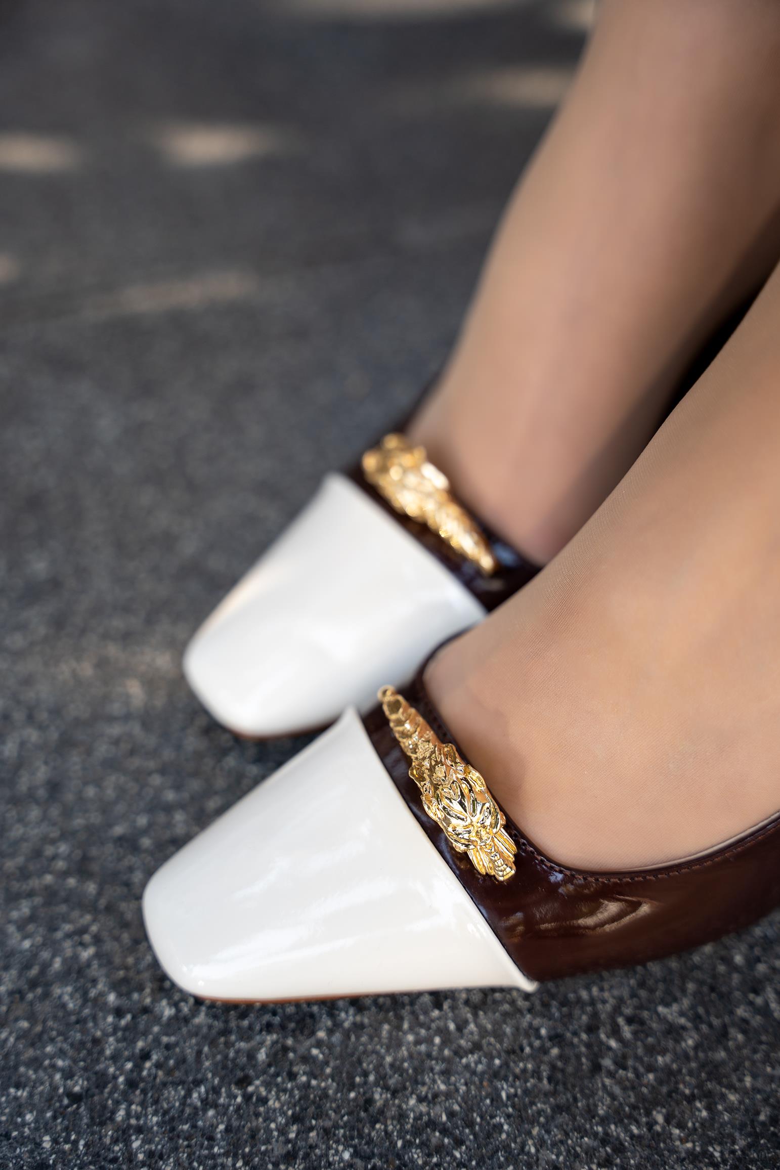 SASSA GOLD AKSESUAR DETAYLI TOPUKLU AYAKKABI - ACI KAHVE