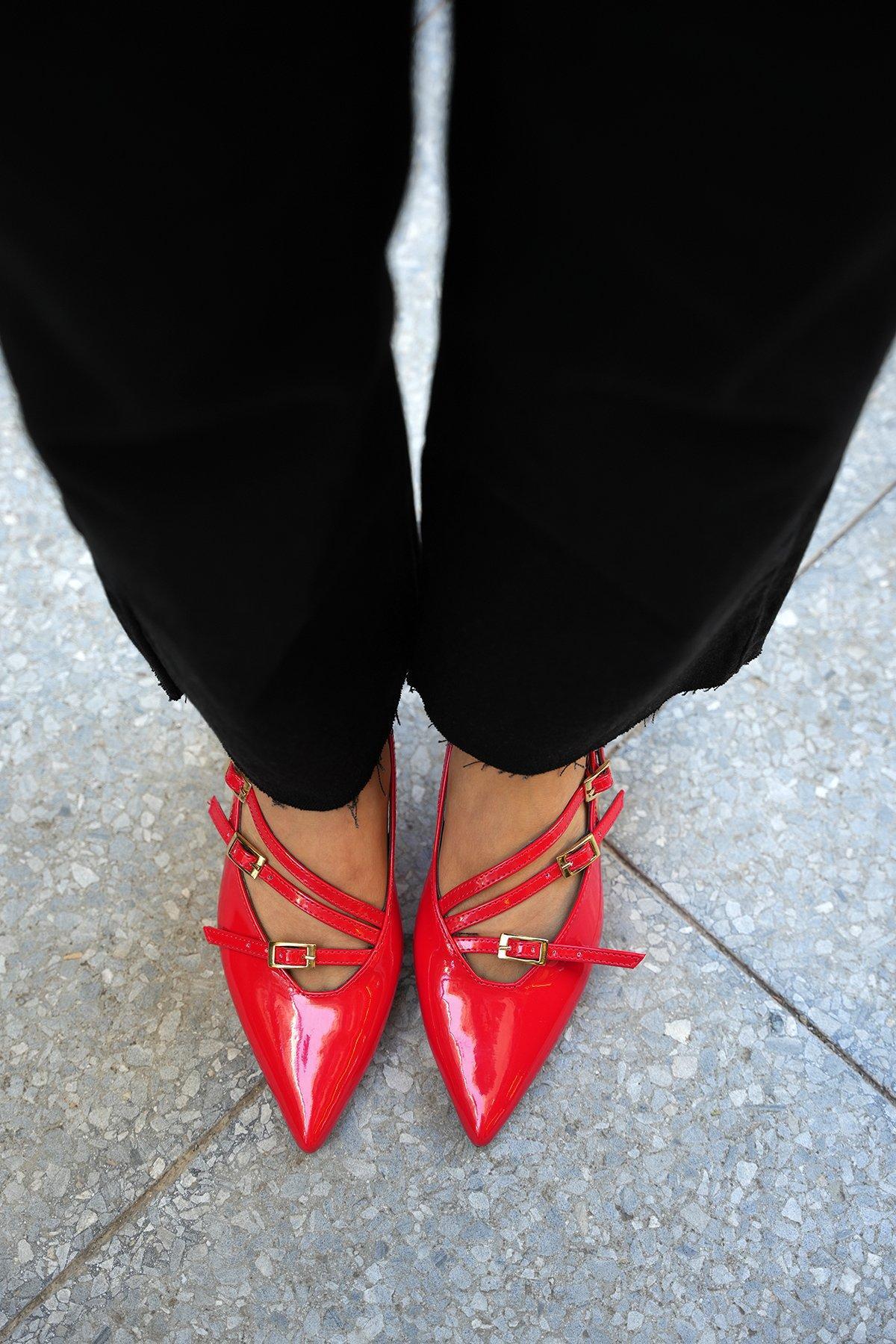 PATHY ŞERİT DETAYLI KISA TOPUKLU AYAKKABI - KIRMIZI