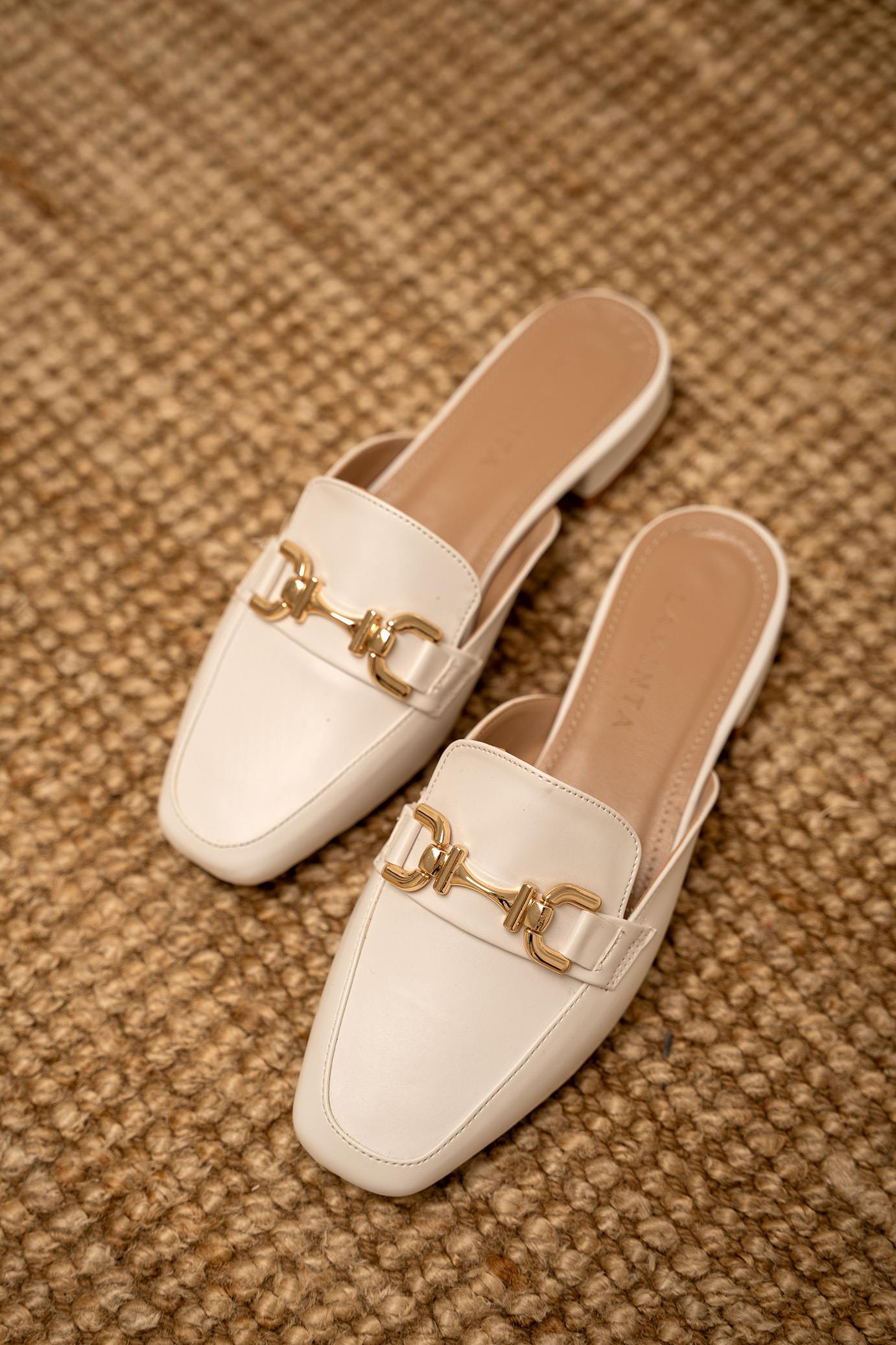 Sangi Toka Detaylı Terlik - BEYAZ