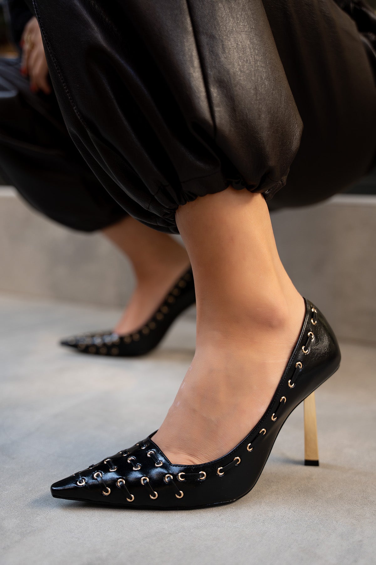 Elvis Zımba Detaylı Topuklu Ayakkabı - SİYAH