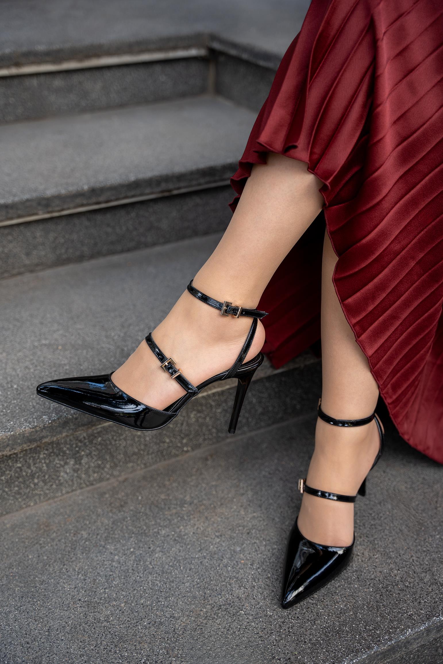 RODEO ÇİFT TOKA DETAYLI TOPUKLU AYAKKABI - SİYAH RUGAN