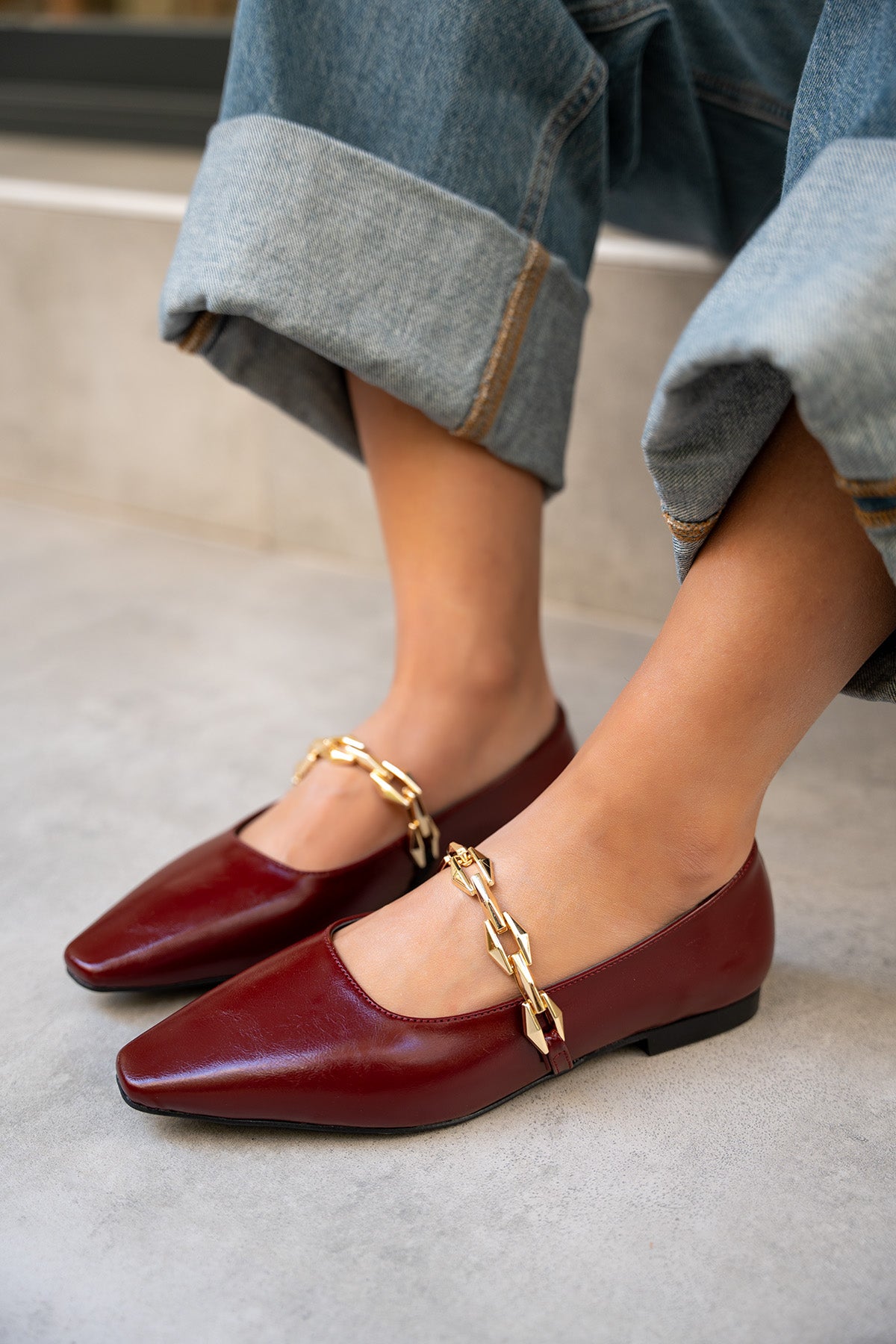 Dennis Zincir Detaylı Düz Babet - BORDO RUGAN