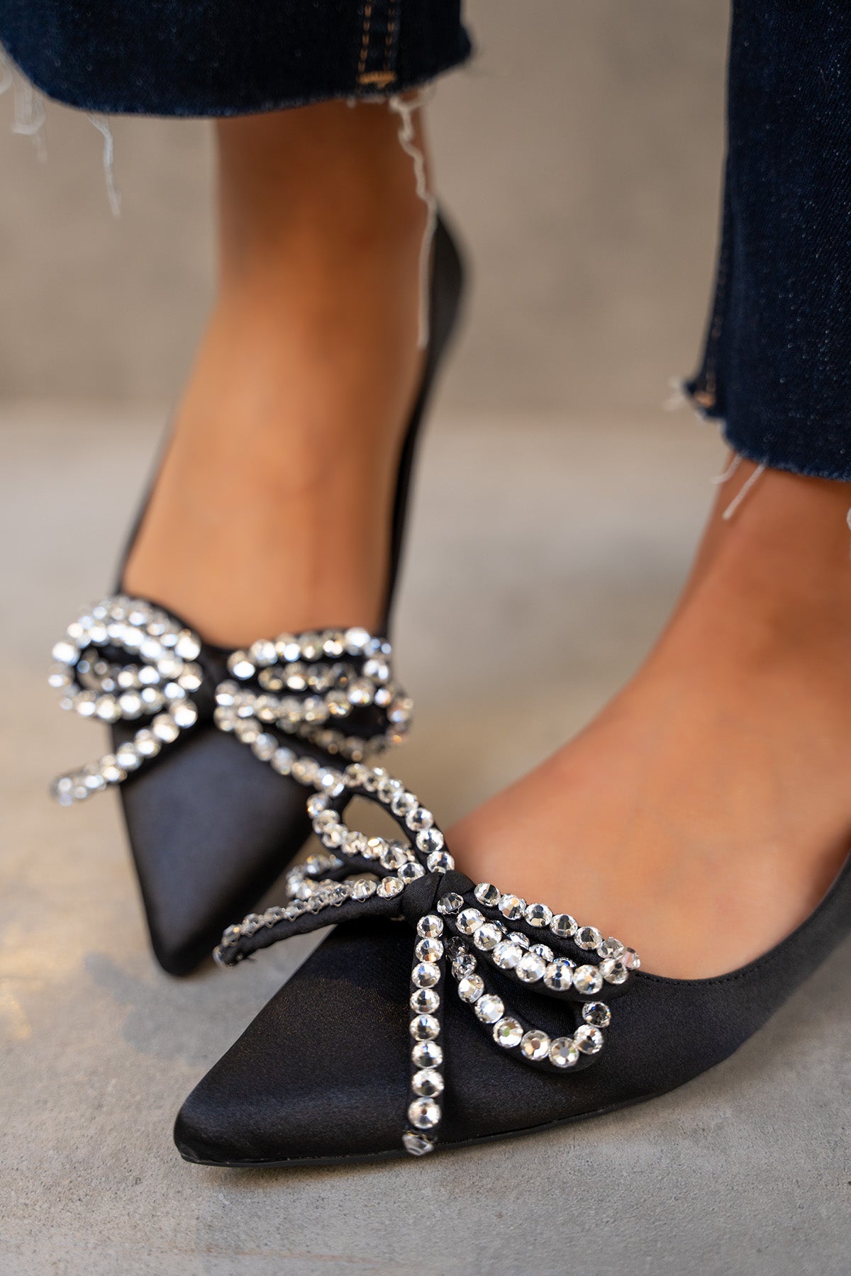 Lusive Taşlı Fiyonklu Babet - SİYAH