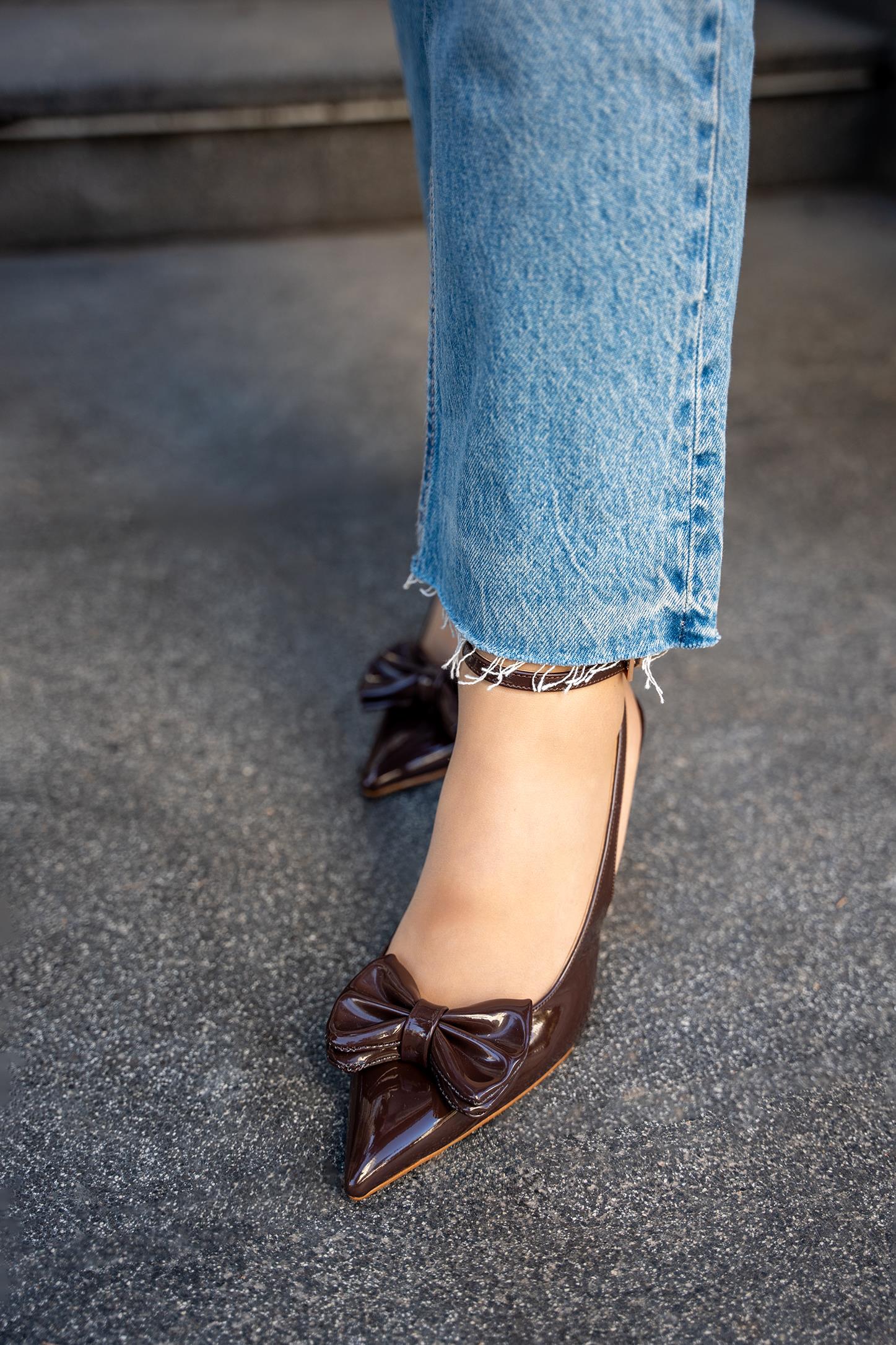 MODY FİYONK DETAYLI TOKALI KADIN TOPUKLU AYAKKABI - AKAHVE RUGAN