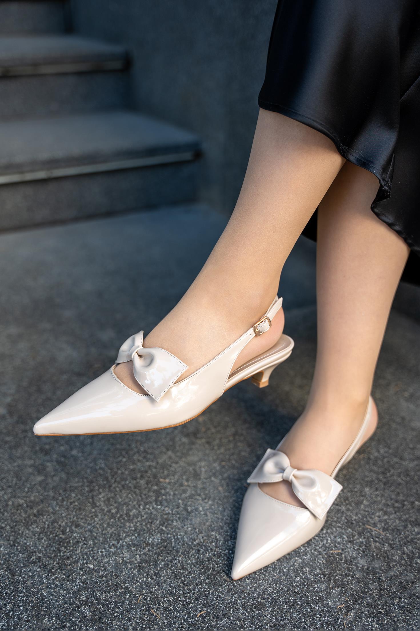 GİONNA FİYONK DETAYLI KADIN TOPUKLU AYAKKABI - NUDE RUGAN