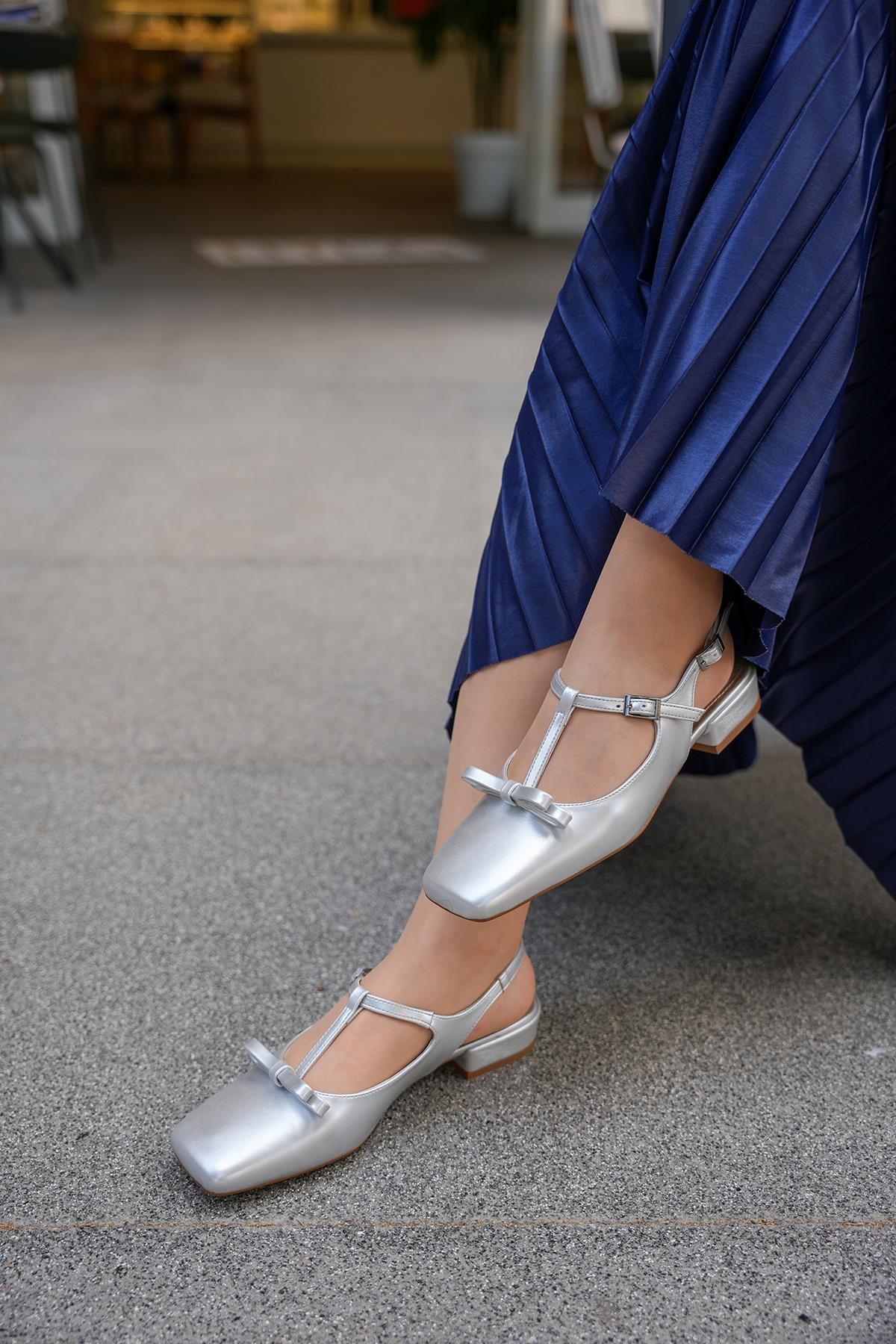 MARTA FİYONK DETAYLI BABET - Silver