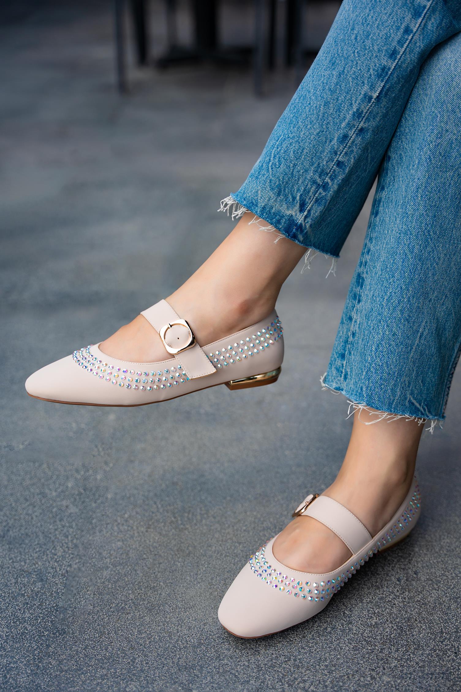 KİNO TAŞ DETAYLI TOKALI KADIN BABET - BEJ