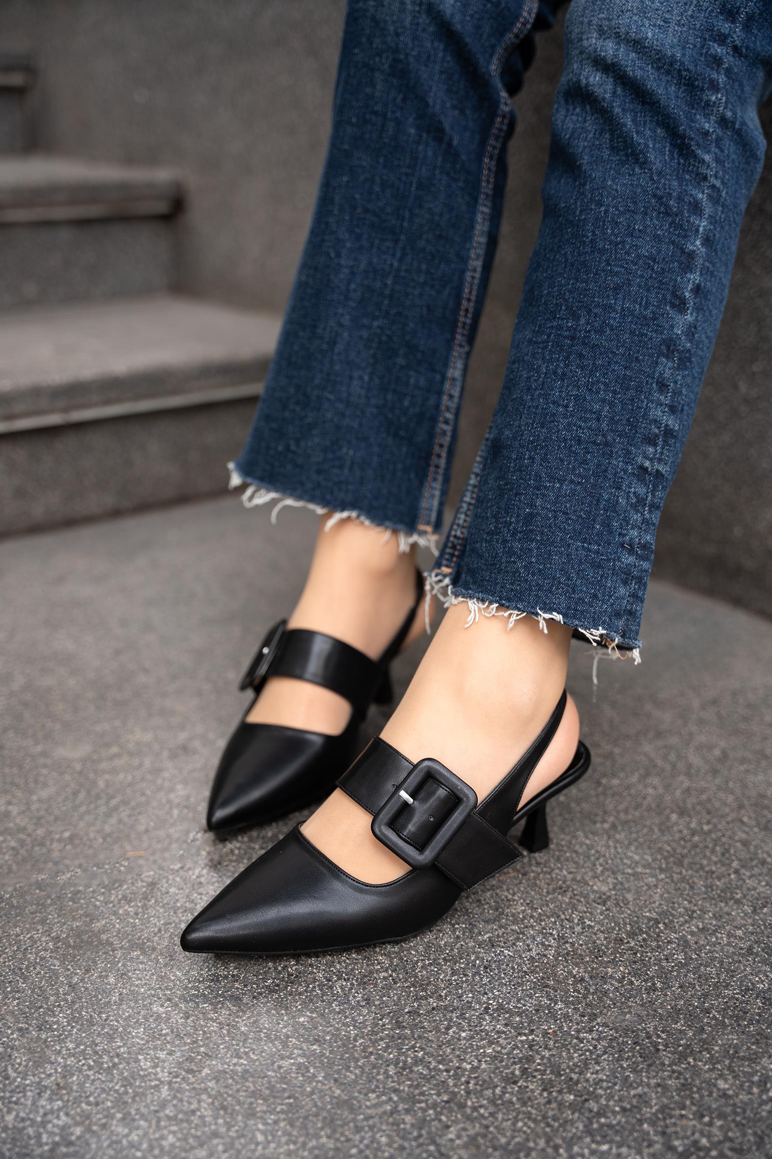 DOBY TOKA DETAYLI KADIN TOPUKLU AYAKKABI - SİYAH DERİ