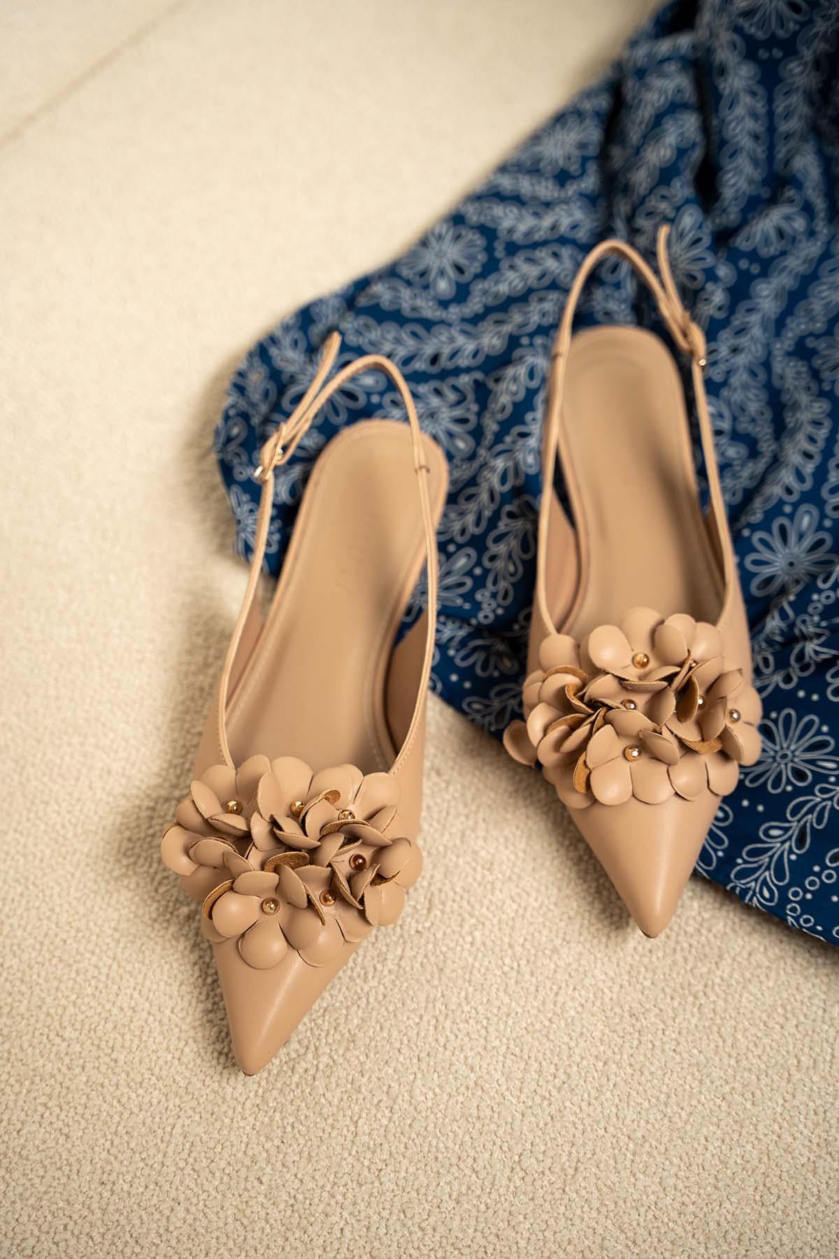 Alexa Çiçek Detaylı Babet - NUDE