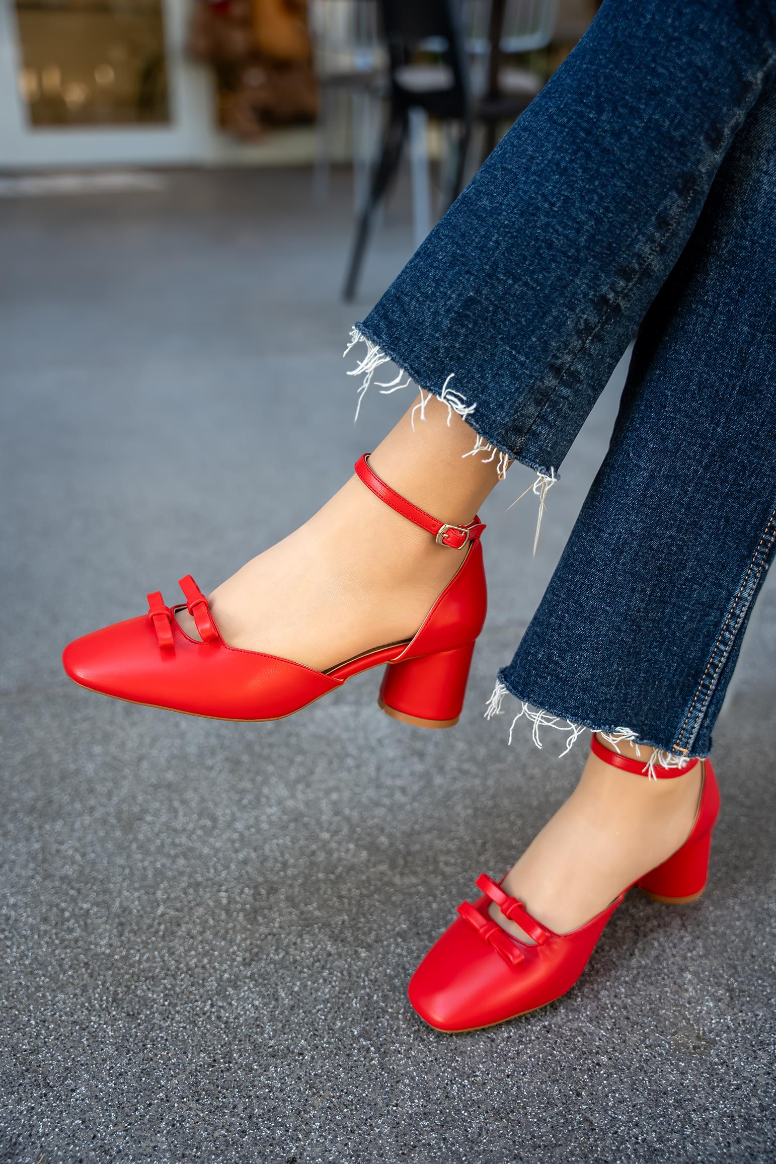 LORN FİYONK DETAYLI KALIN TOPUKLU AYAKKABI - KIRMIZI