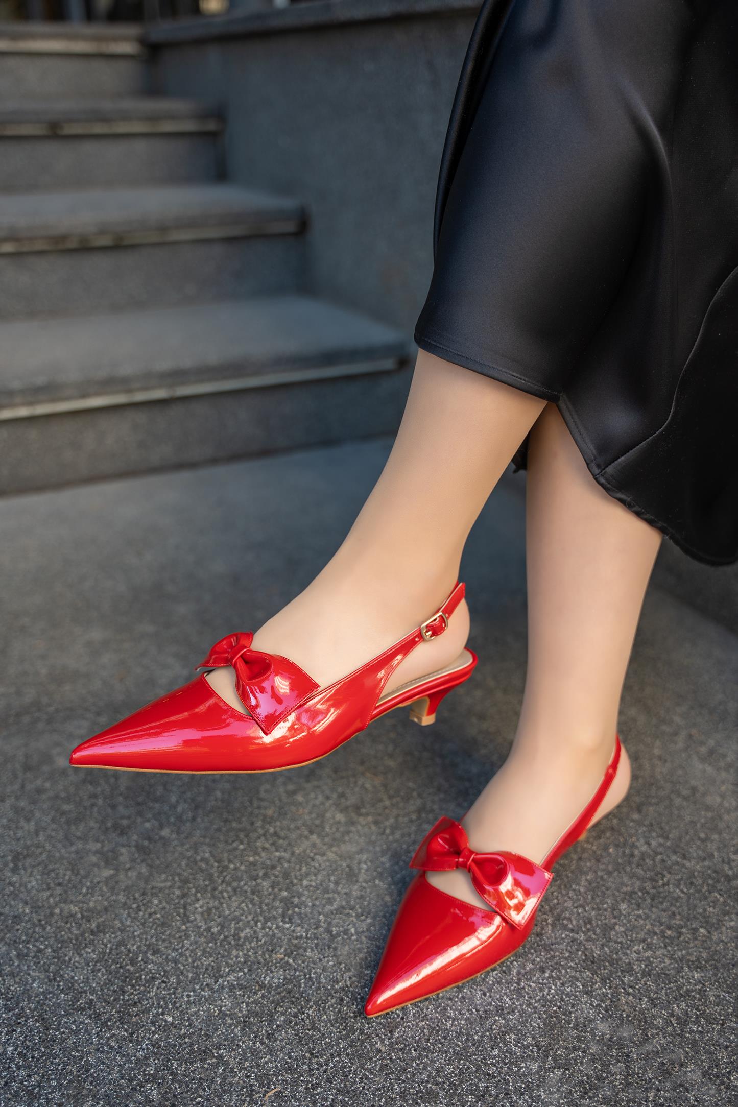 GİONNA FİYONK DETAYLI KADIN TOPUKLU AYAKKABI - KIRMIZI RUGAN