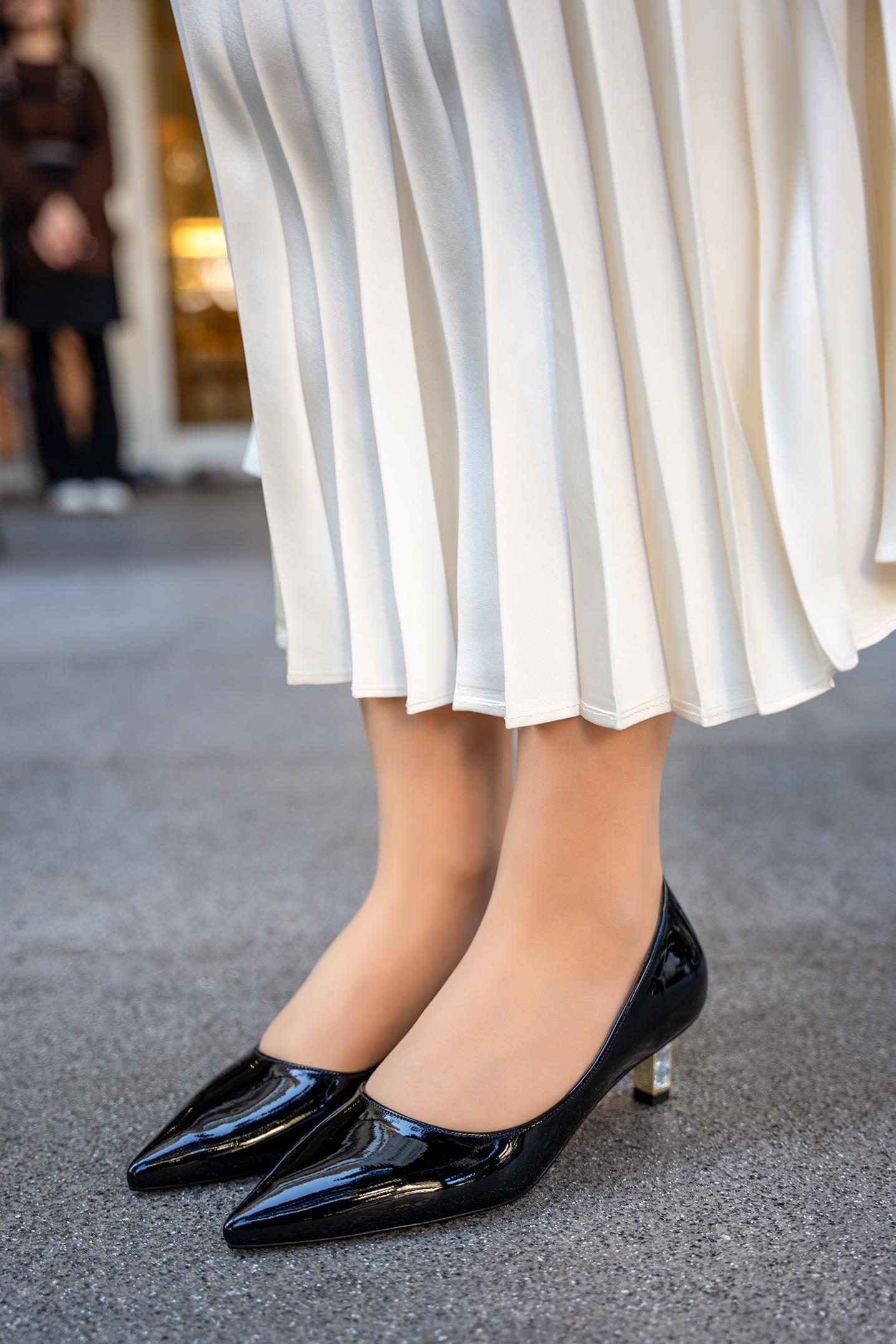 NOVAS KADIN TOPUKLU AYAKKABI - SİYAH RUGAN