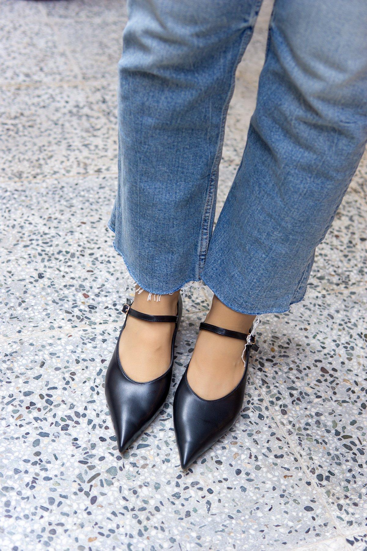 ARİNA SİVRİ BURUNLU TOPUKLU AYAKKABI - SİYAH