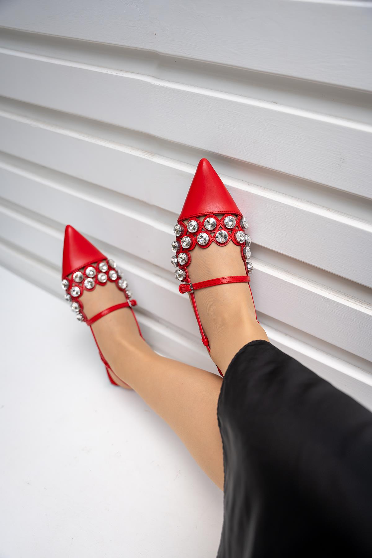 HALLEY SİVRİ BURUN TAŞLI BABET - KIRMIZI