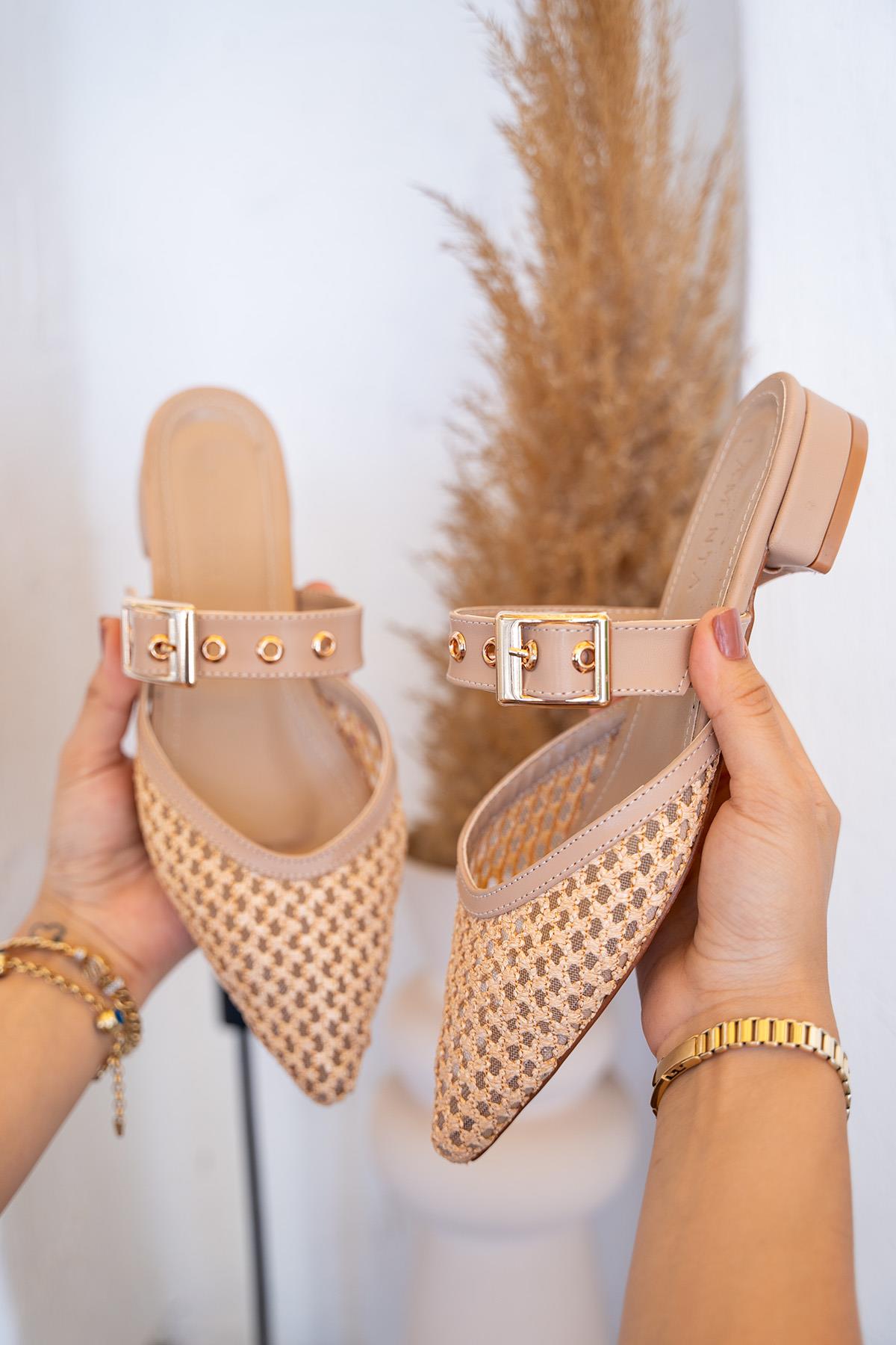 Pangu Gold Kemer Detaylı Hasır Terlik - NUDE