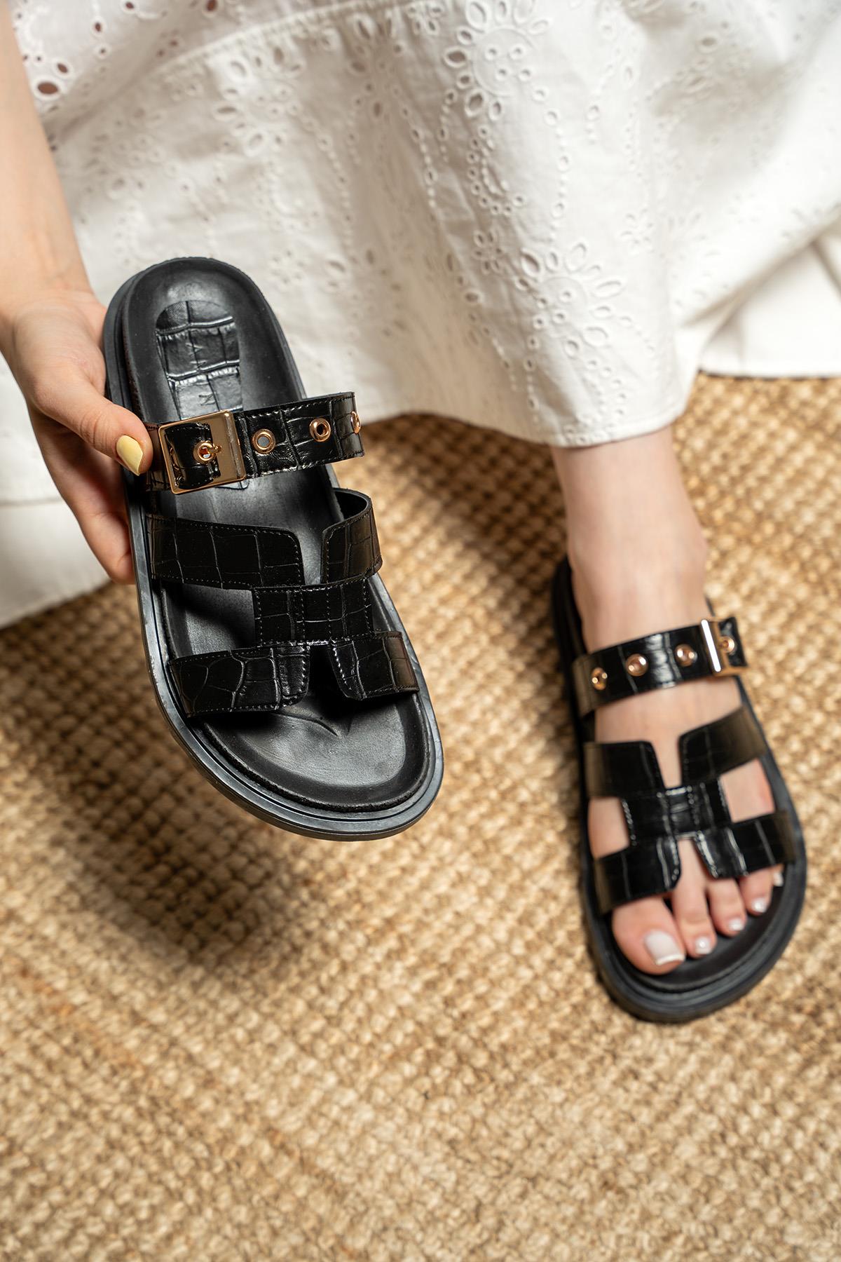 Arella Kemer Detaylı Kalın Tabanlı Terlik - SİYAH