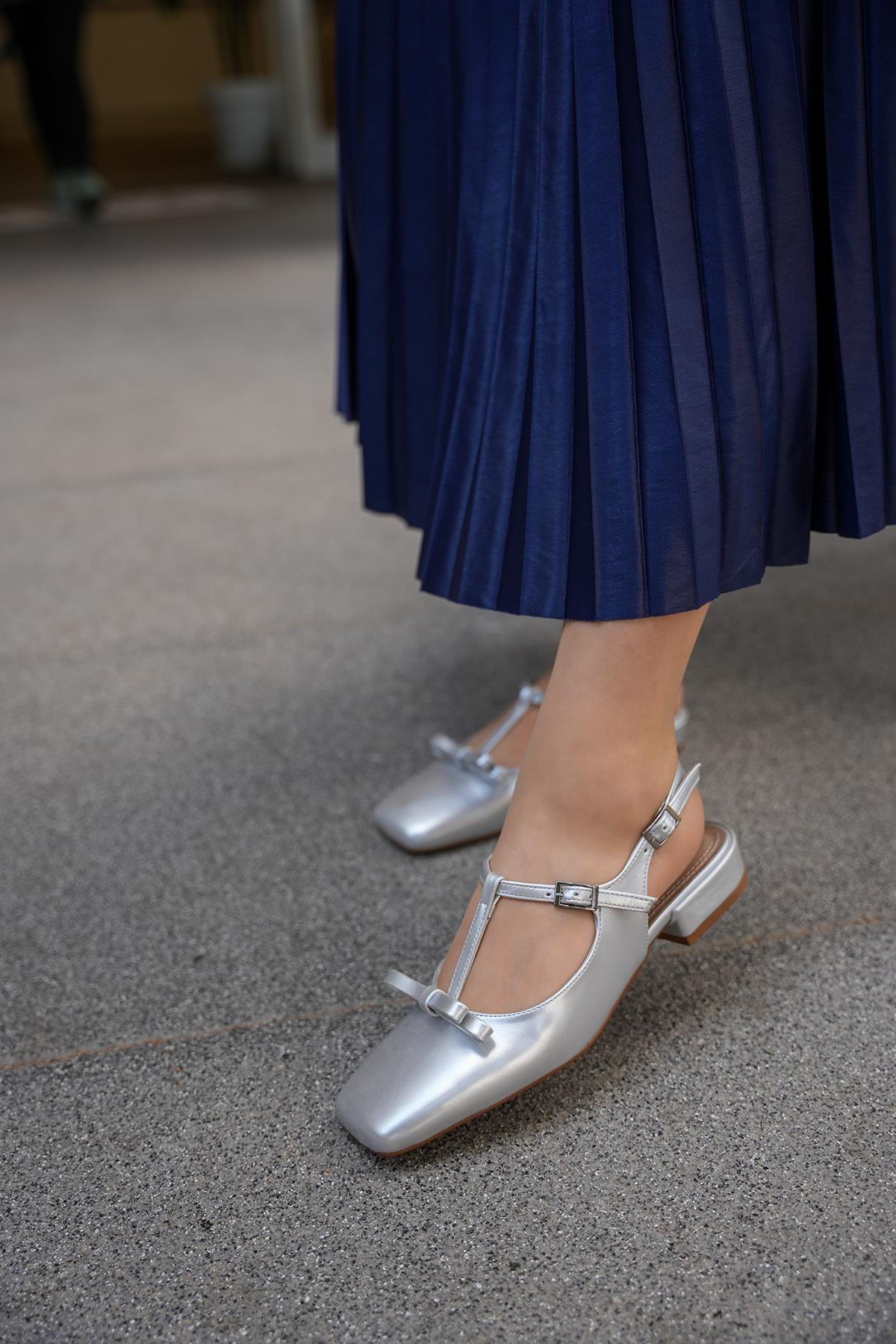 MARTA FİYONK DETAYLI BABET - Silver