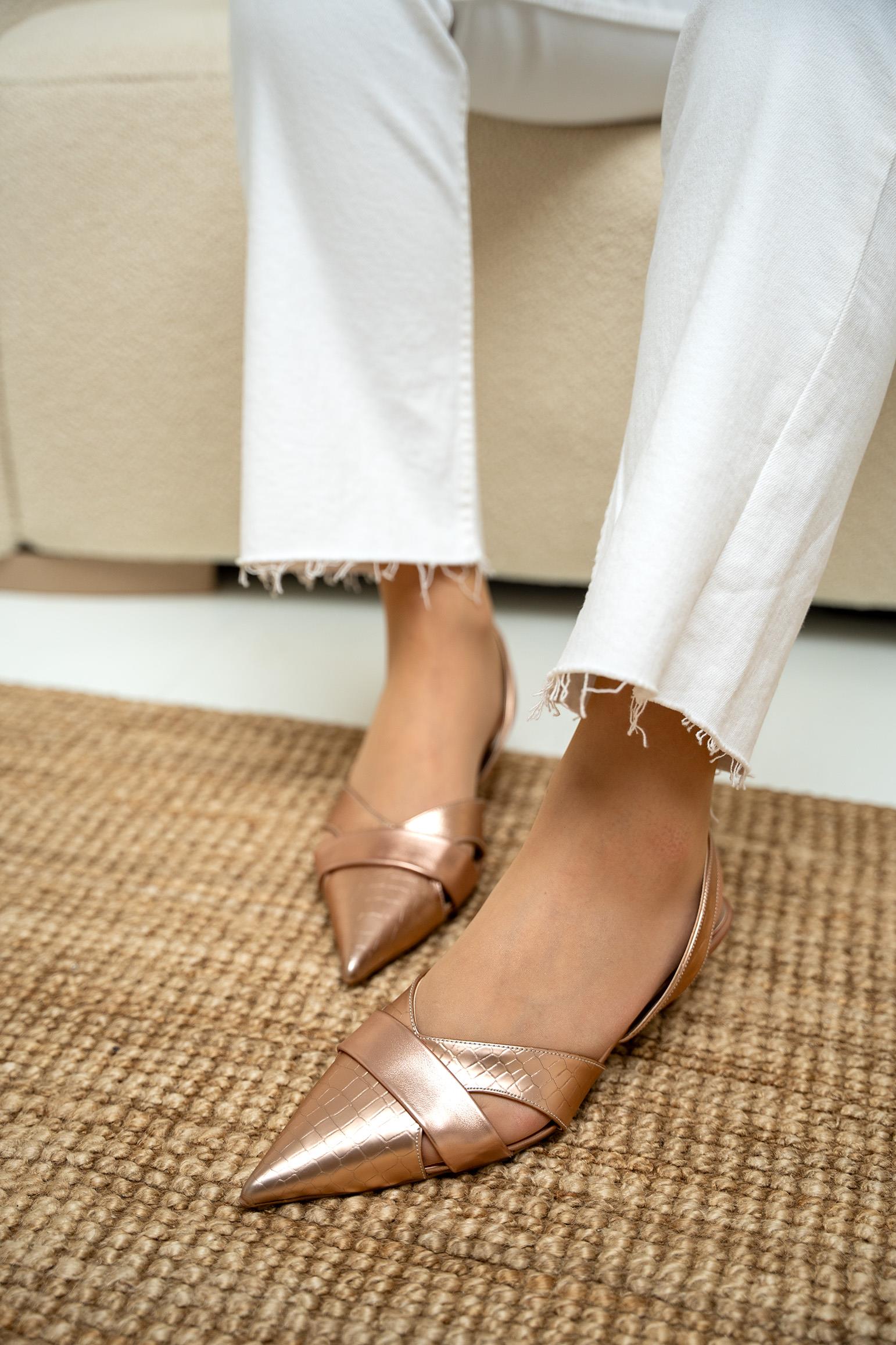 GEZY ASİMETRİK KESİM KADIN TOPUKLU AYAKKABI - BRONZ