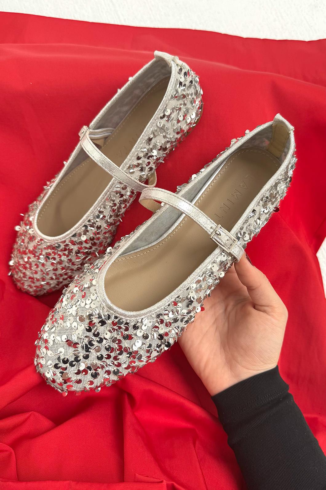 Kitty Pul Detaylı Tokalı Babet - Silver