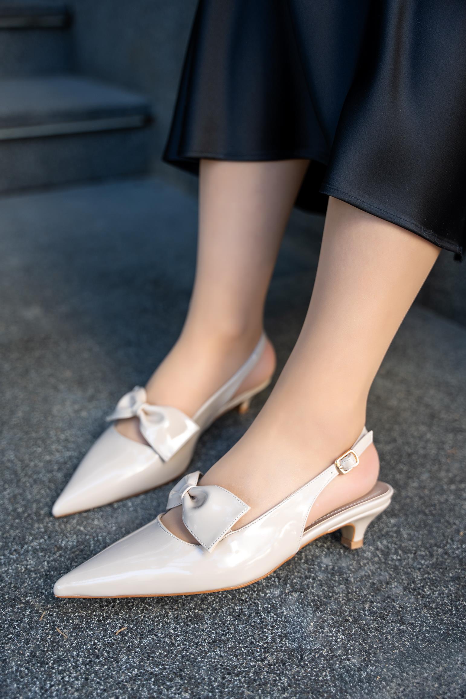 GİONNA FİYONK DETAYLI KADIN TOPUKLU AYAKKABI - NUDE RUGAN