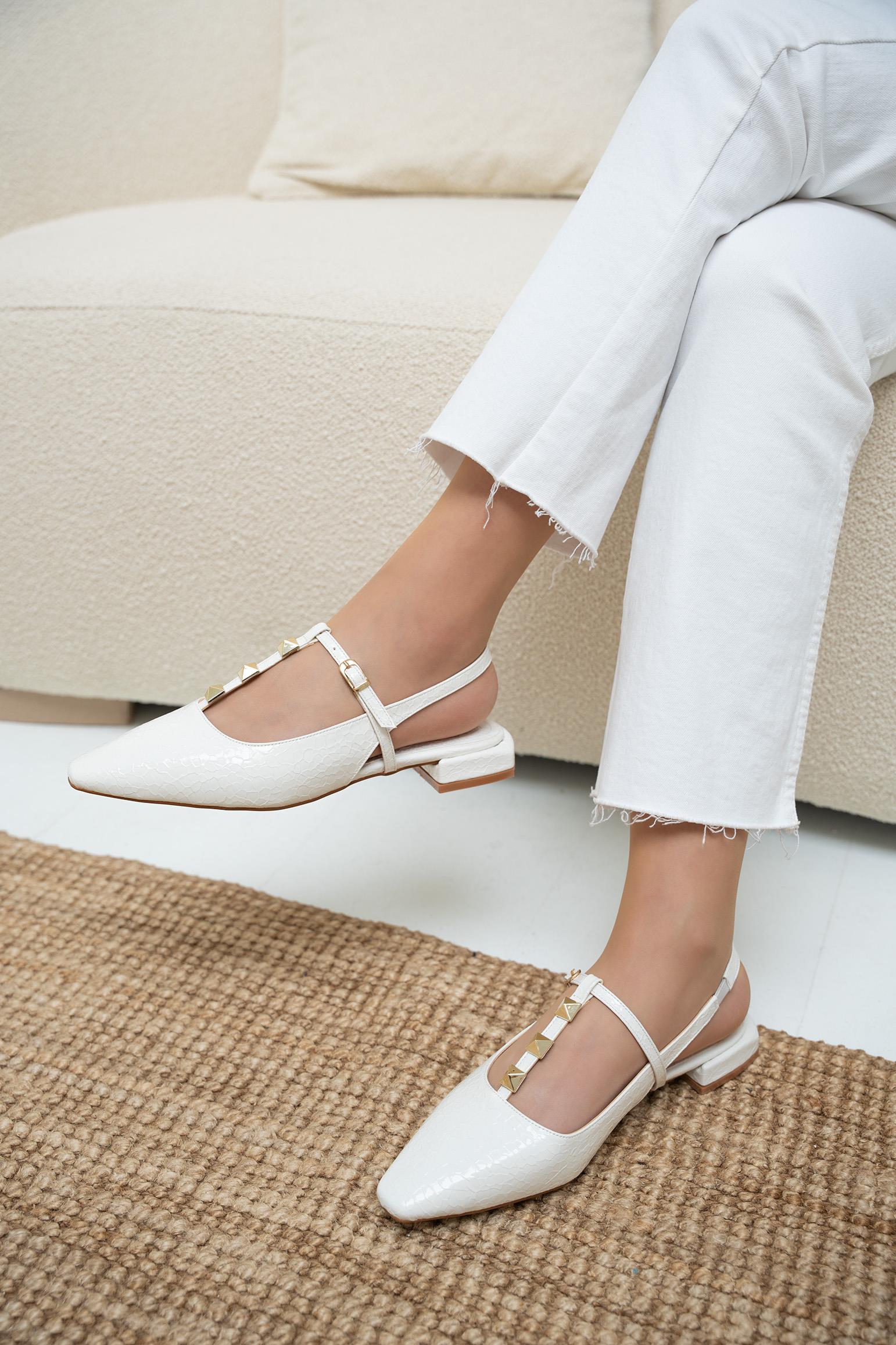 Moza Zımba Detaylı Babet - BEYAZ