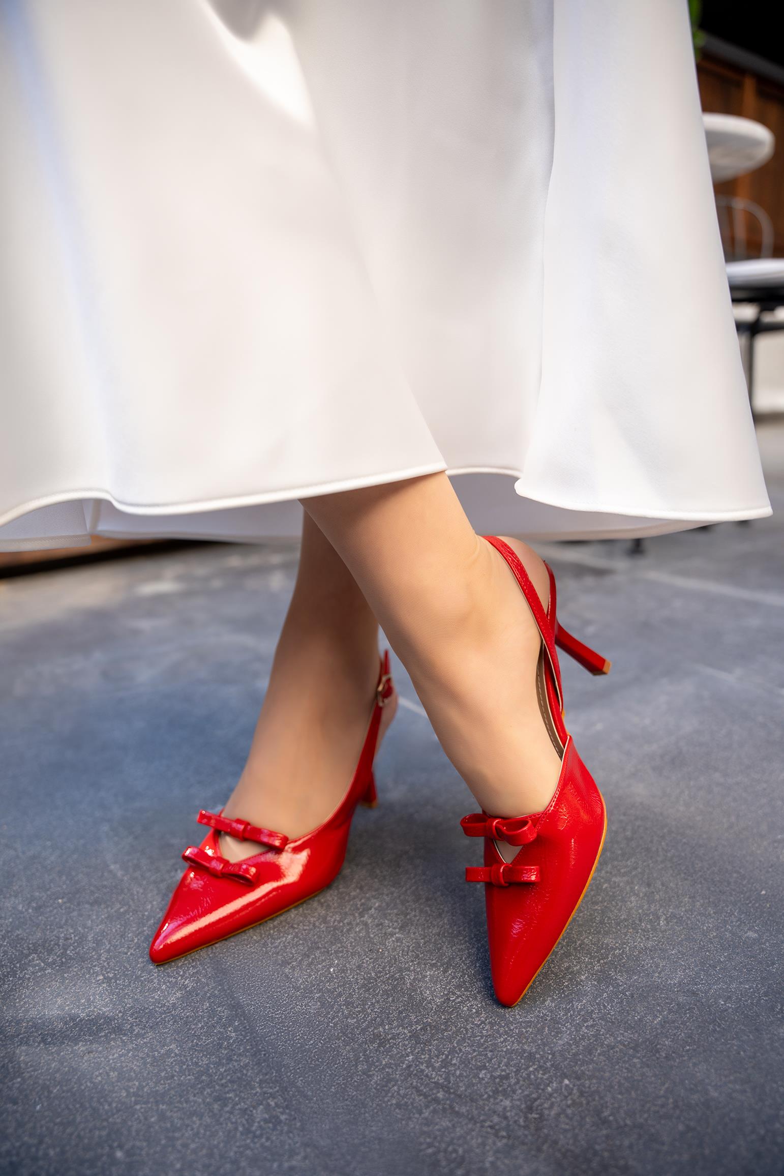 MARİTZA FİYONK DETAYLI TOPUKLU AYAKKABI - KIRMIZI