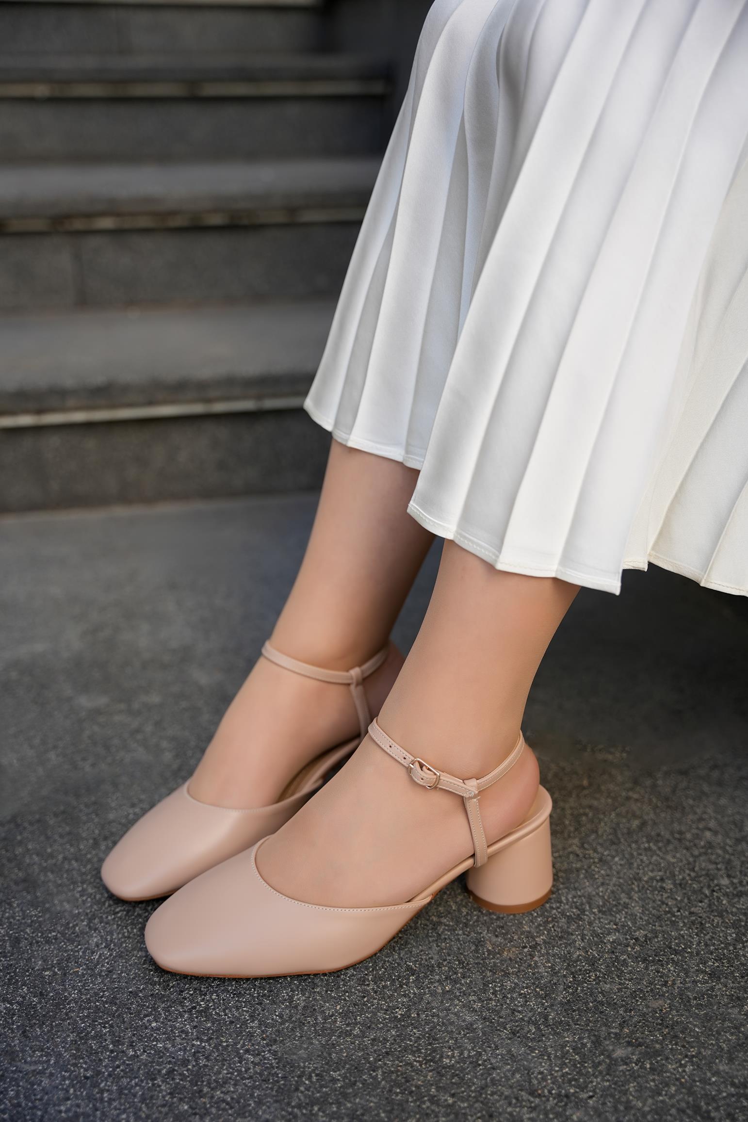 EDDY TOKA DETAYLI TOPUKLU AYAKKABI - NUDE