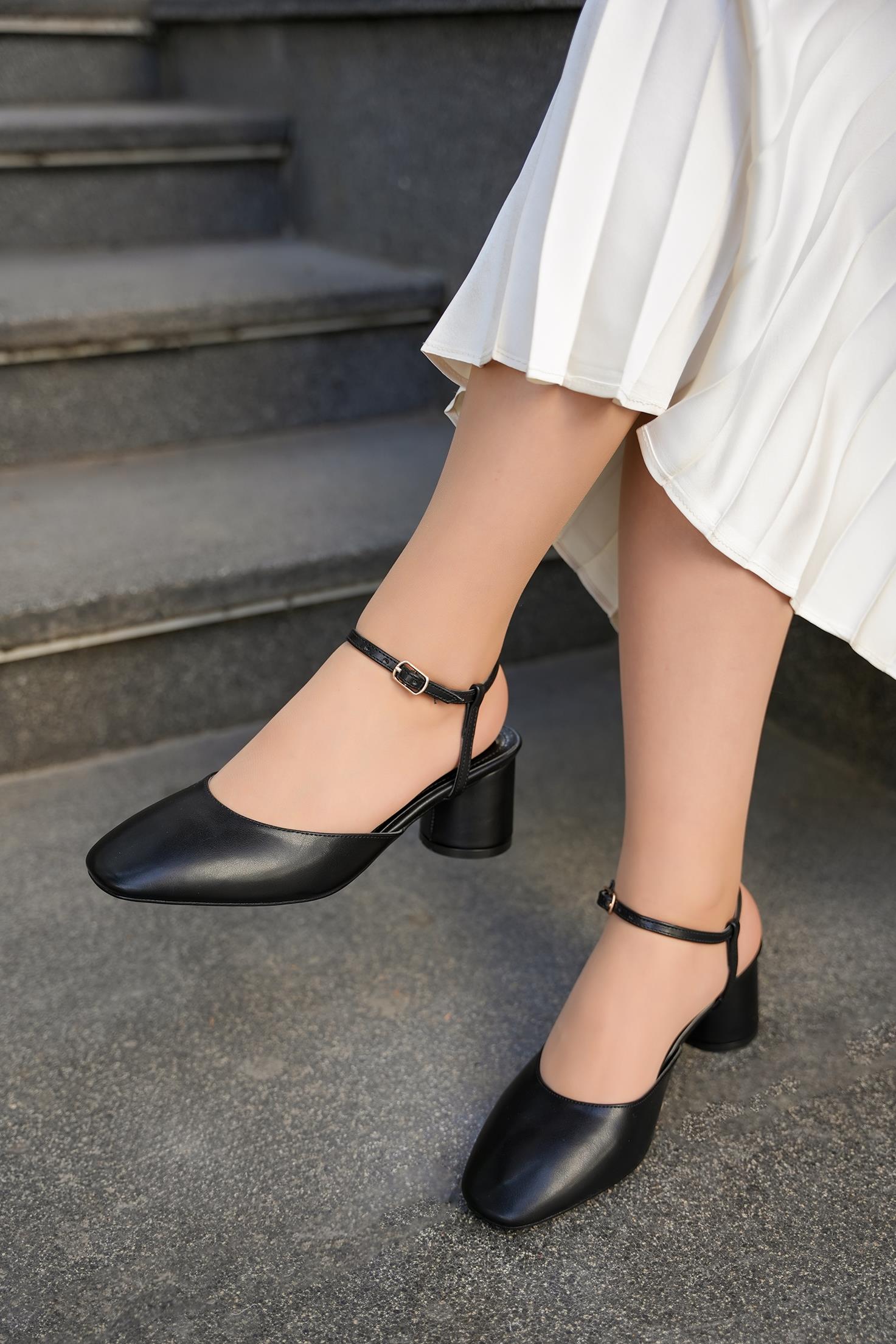 EDDY TOKA DETAYLI TOPUKLU AYAKKABI - SİYAH